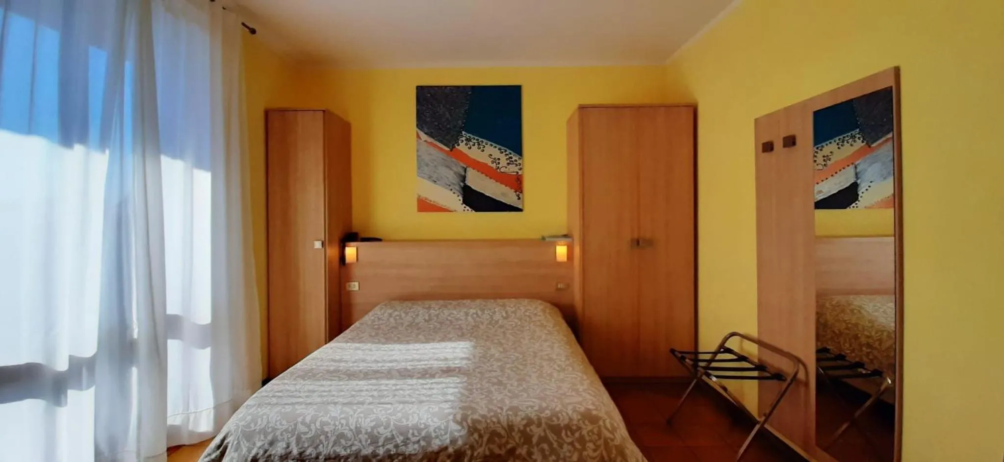 wardrobe, Bed in Hotel Chiara