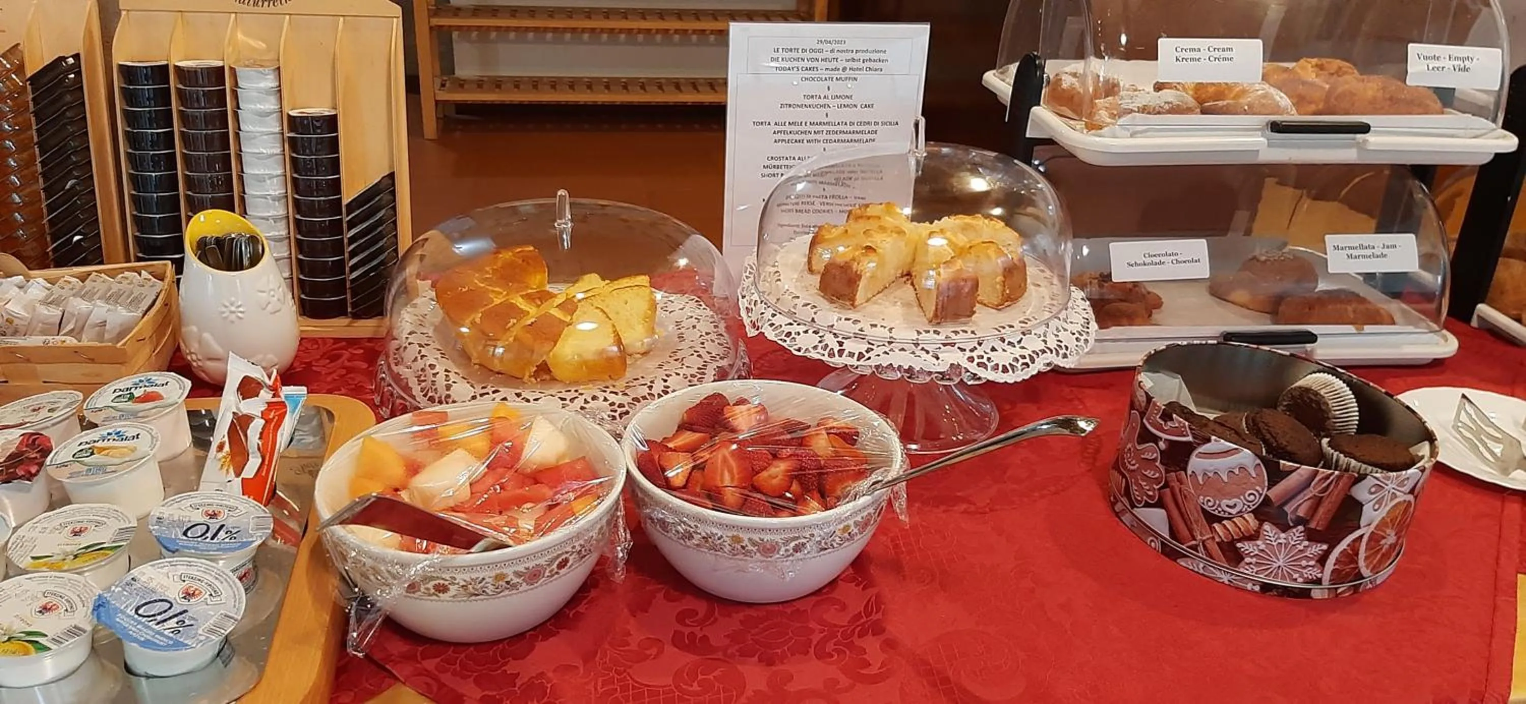 Breakfast in Hotel Chiara