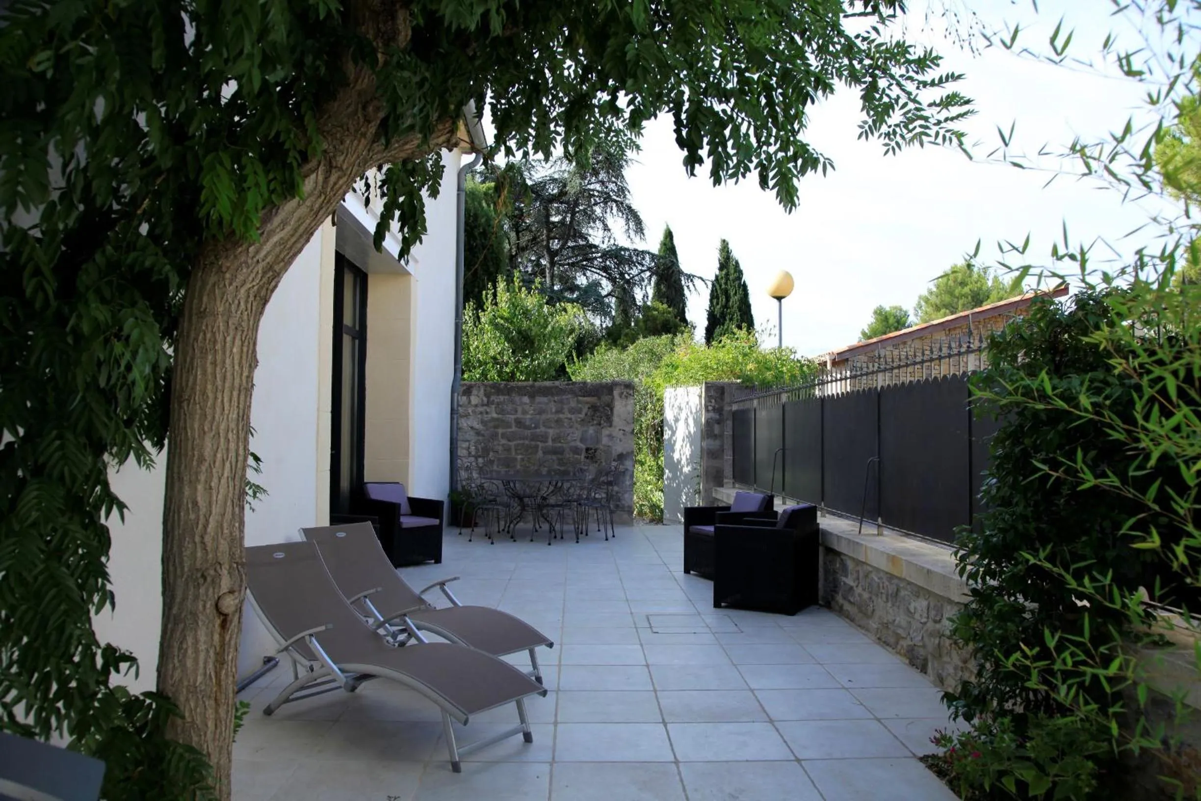 Property building in Le Clos du Théron, chambre d'hôte