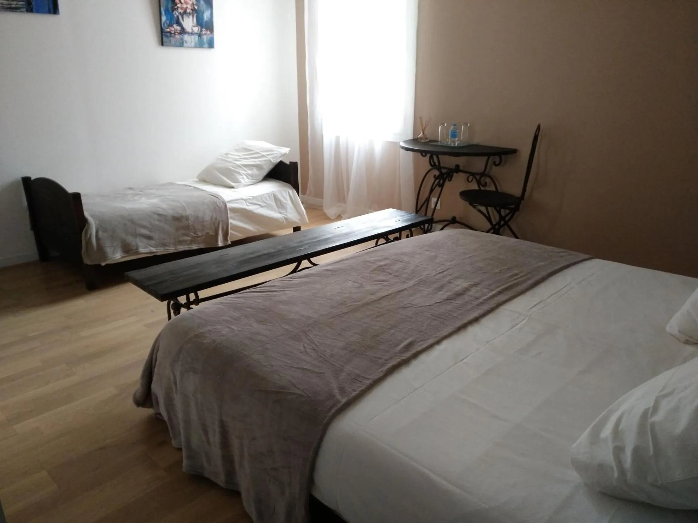 Bed in Le Clos du Théron, chambre d'hôte