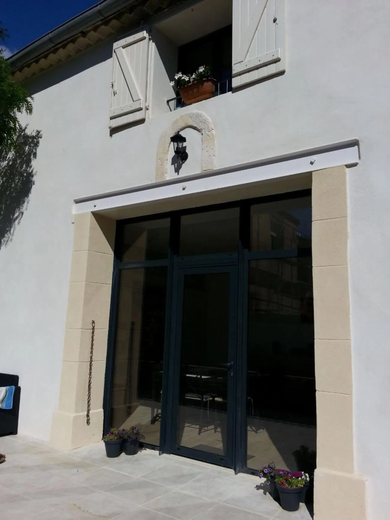 Facade/entrance in Le Clos du Théron, chambre d'hôte