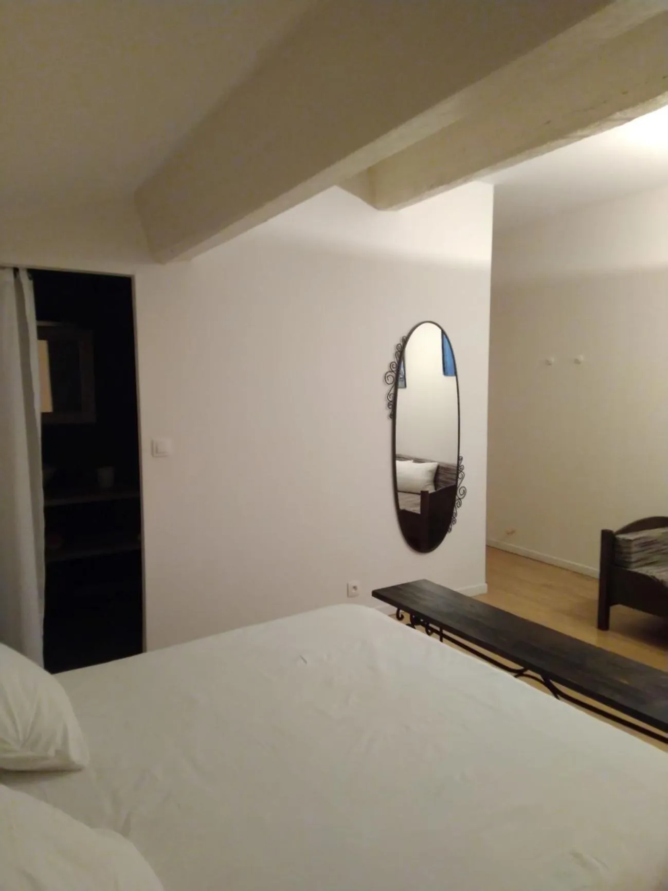 Bed in Le Clos du Théron, chambre d'hôte