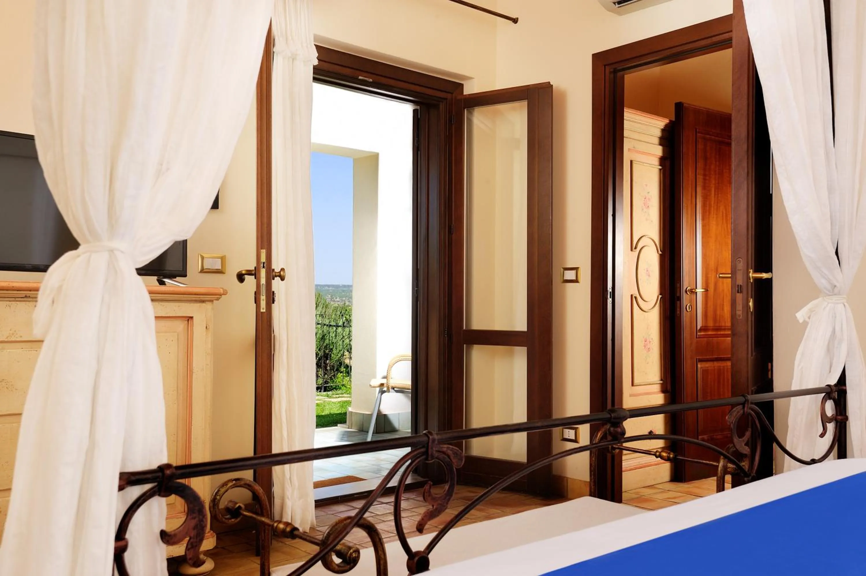 Bed in Kallikoros Country Resort & Spa