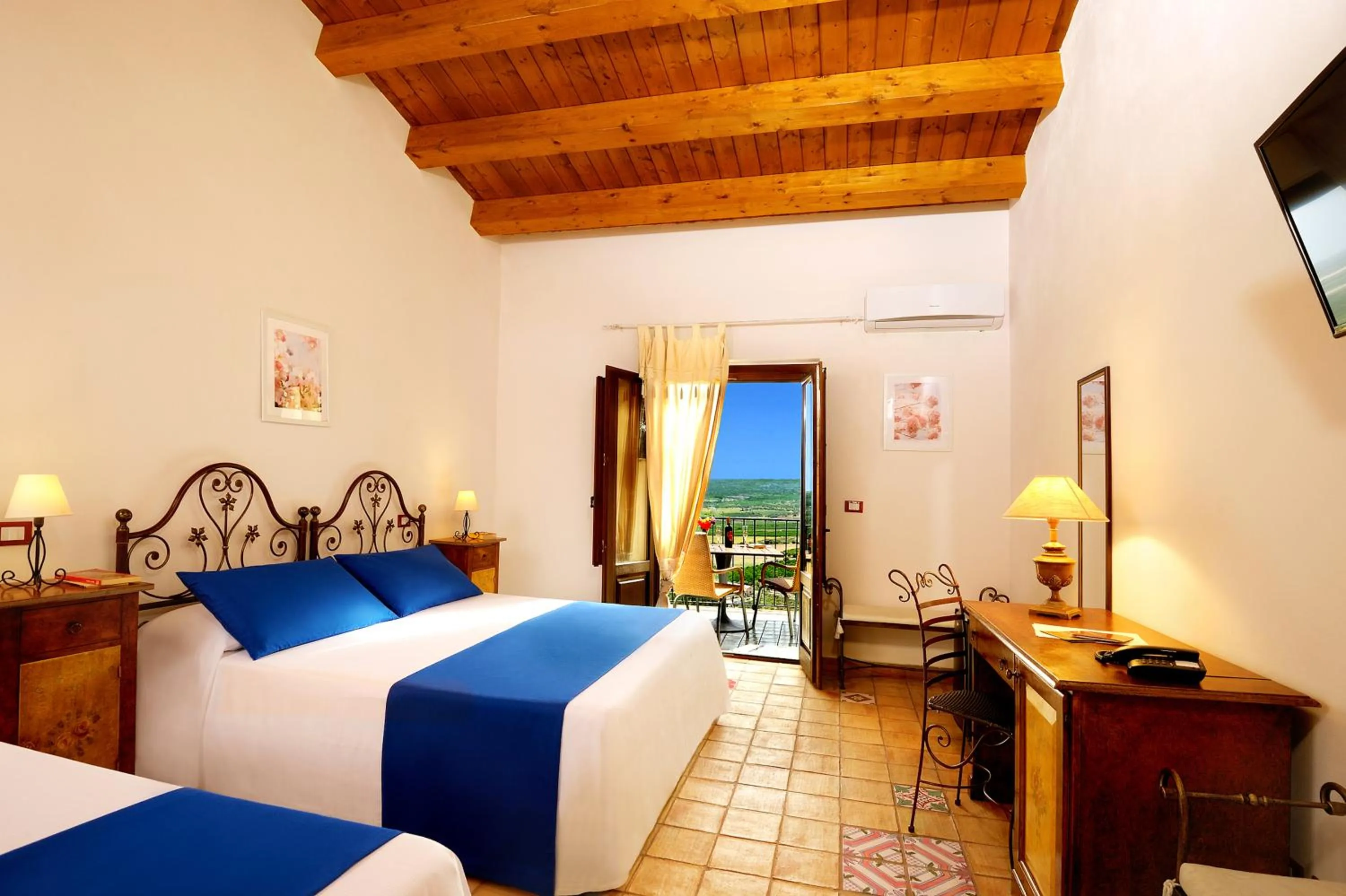 Communal lounge/ TV room in Kallikoros Country Resort & Spa