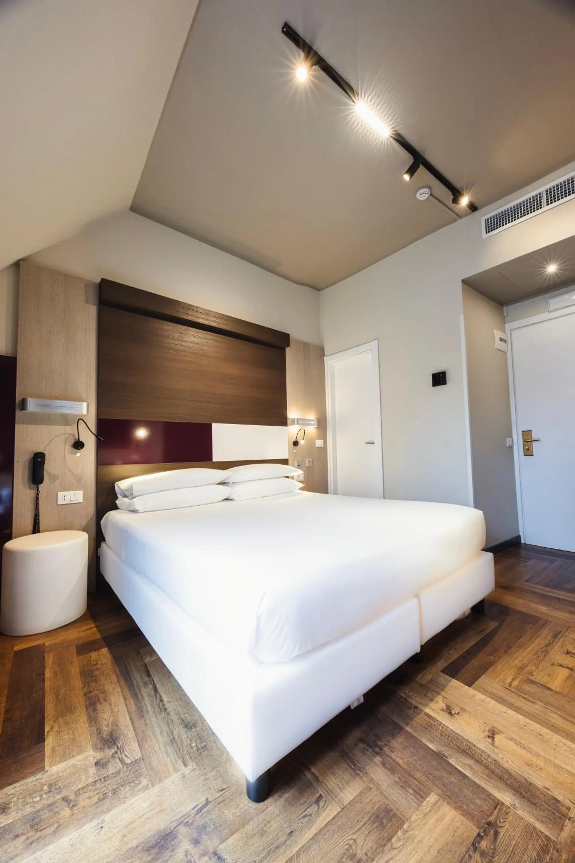 Bed in Genius Hotel Downtown