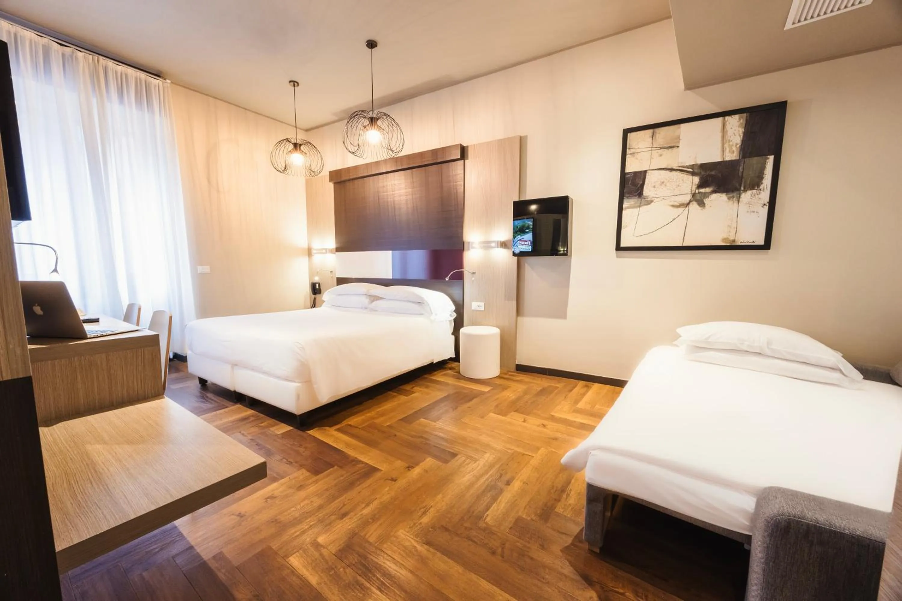 Bedroom, Bed in Genius Hotel Downtown