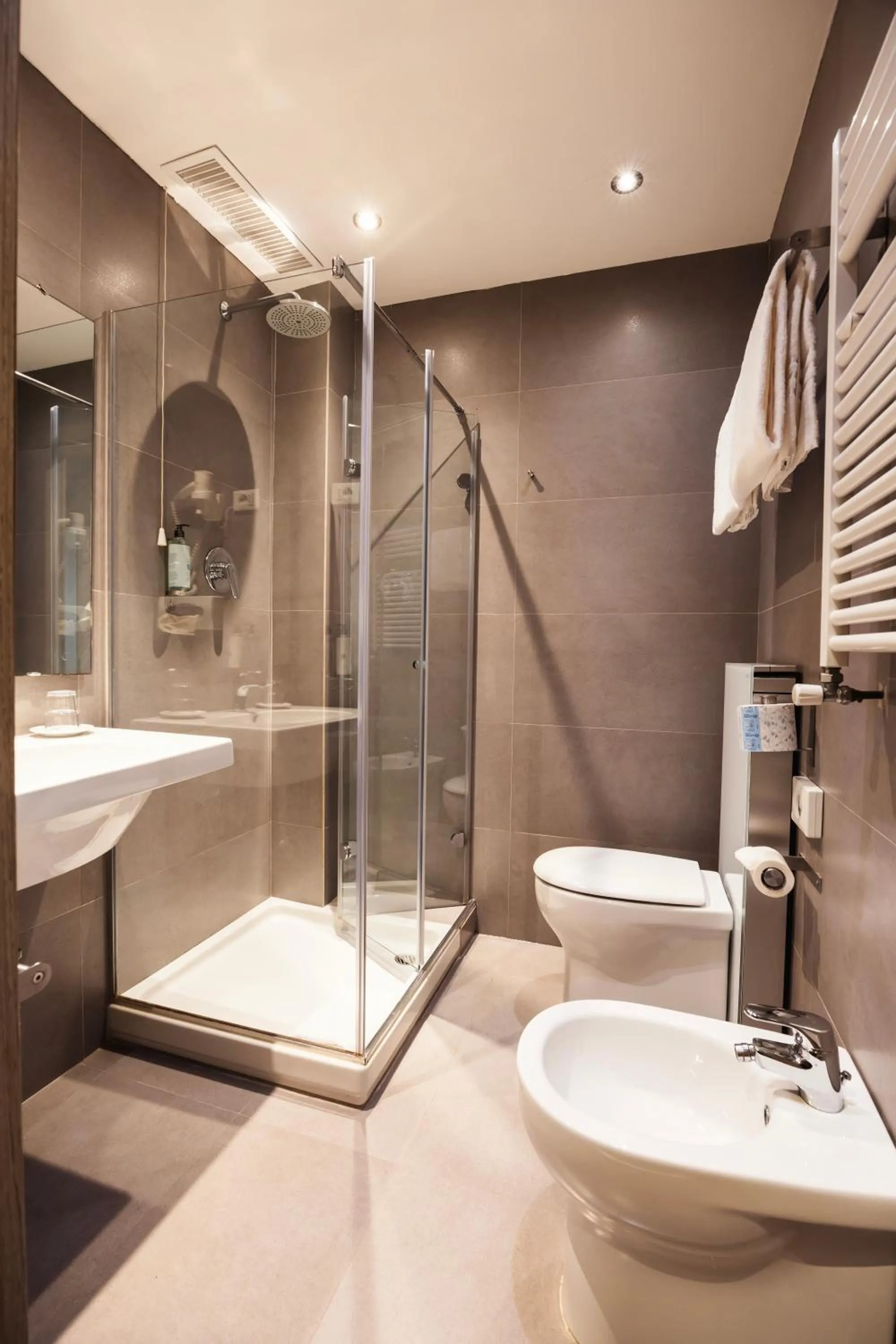 Bathroom in Genius Hotel Downtown