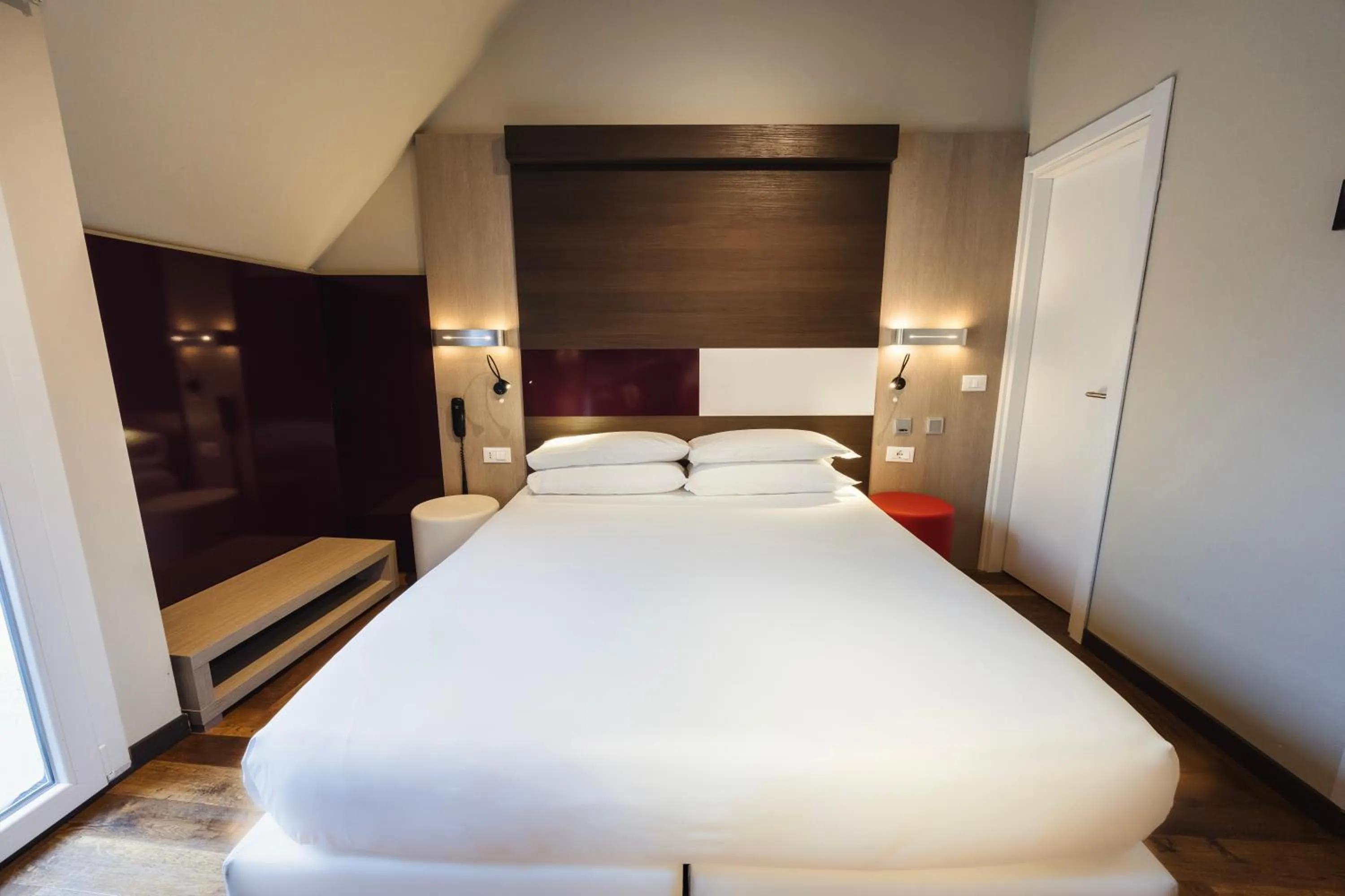 Bed in Genius Hotel Downtown