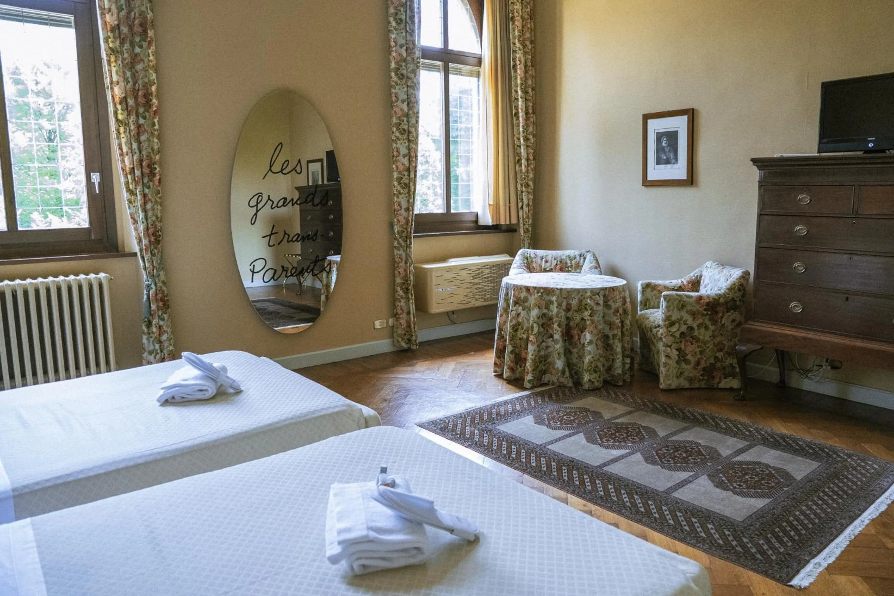 Photo of the whole room, Bed in Il Castello Di San Gaudenzio