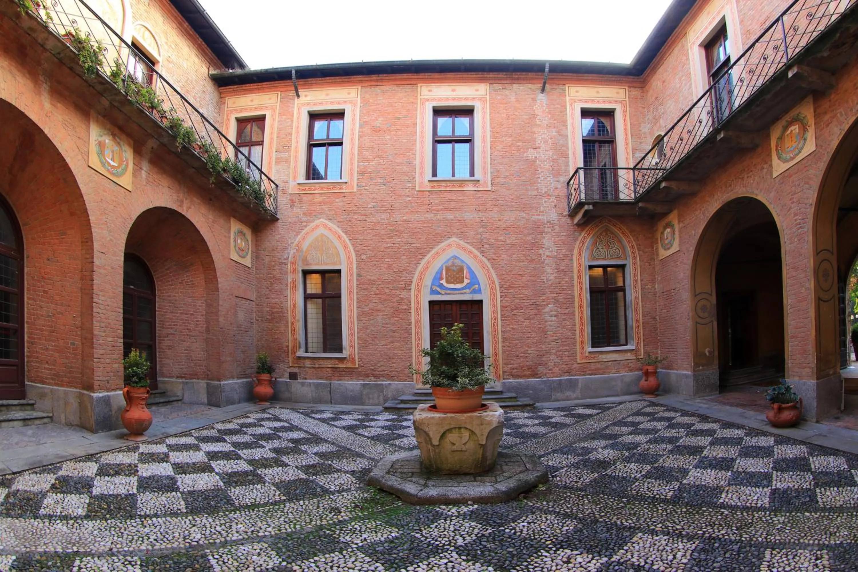 Inner courtyard view in Il Castello Di San Gaudenzio