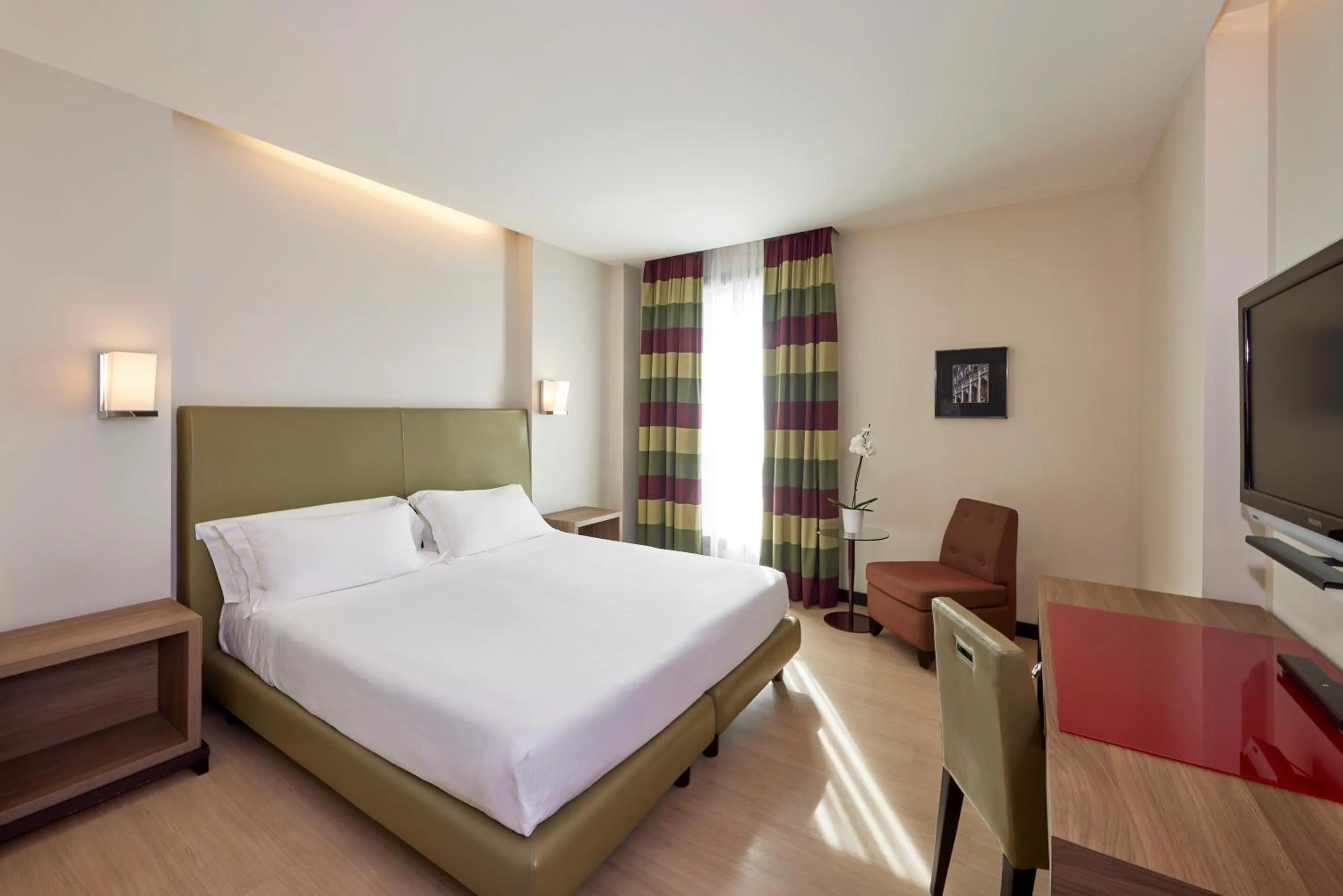 Bedroom, Bed in Blu Hotel Brixia