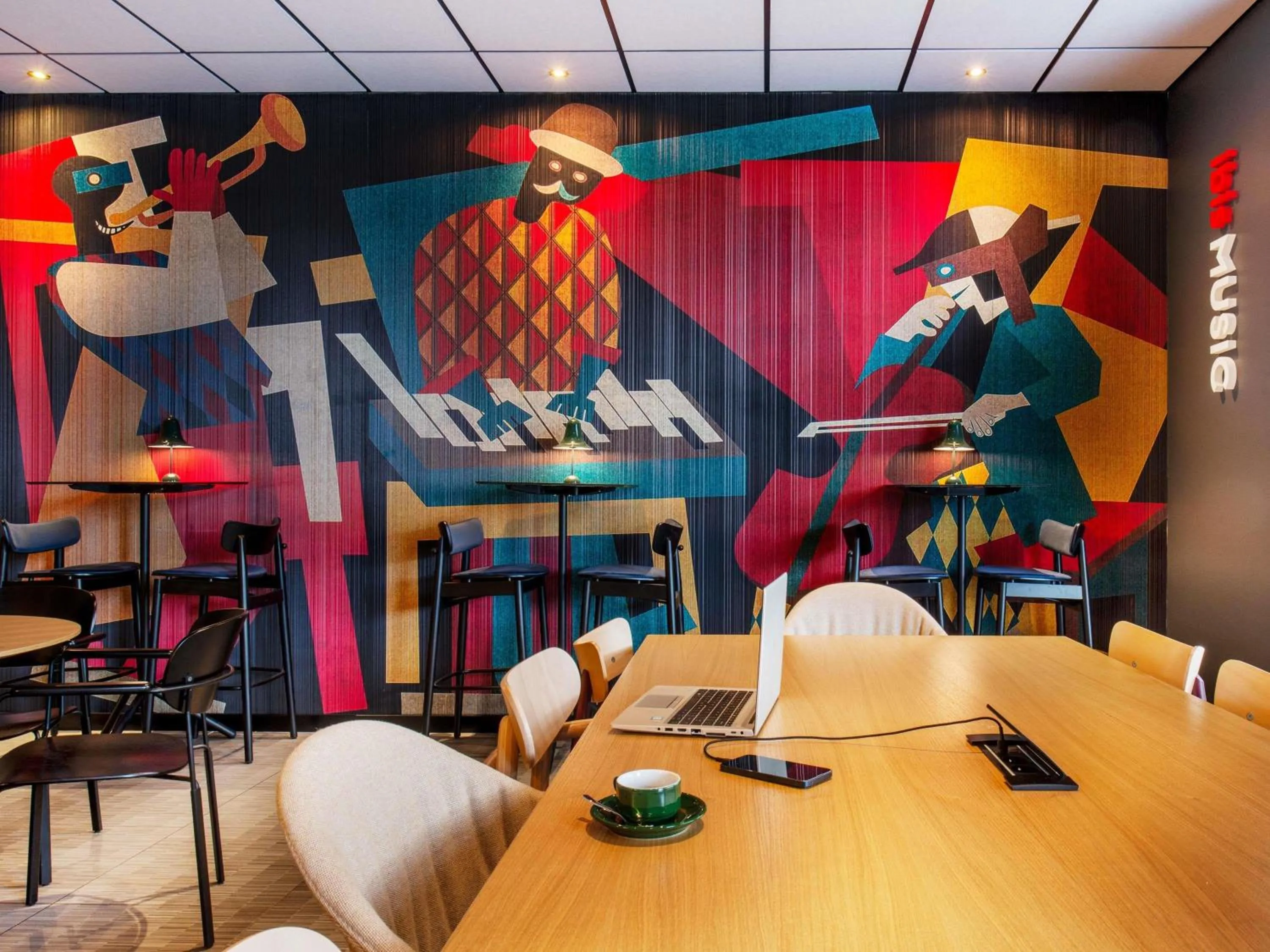 Lounge or bar in Ibis Warszawa Stare Miasto