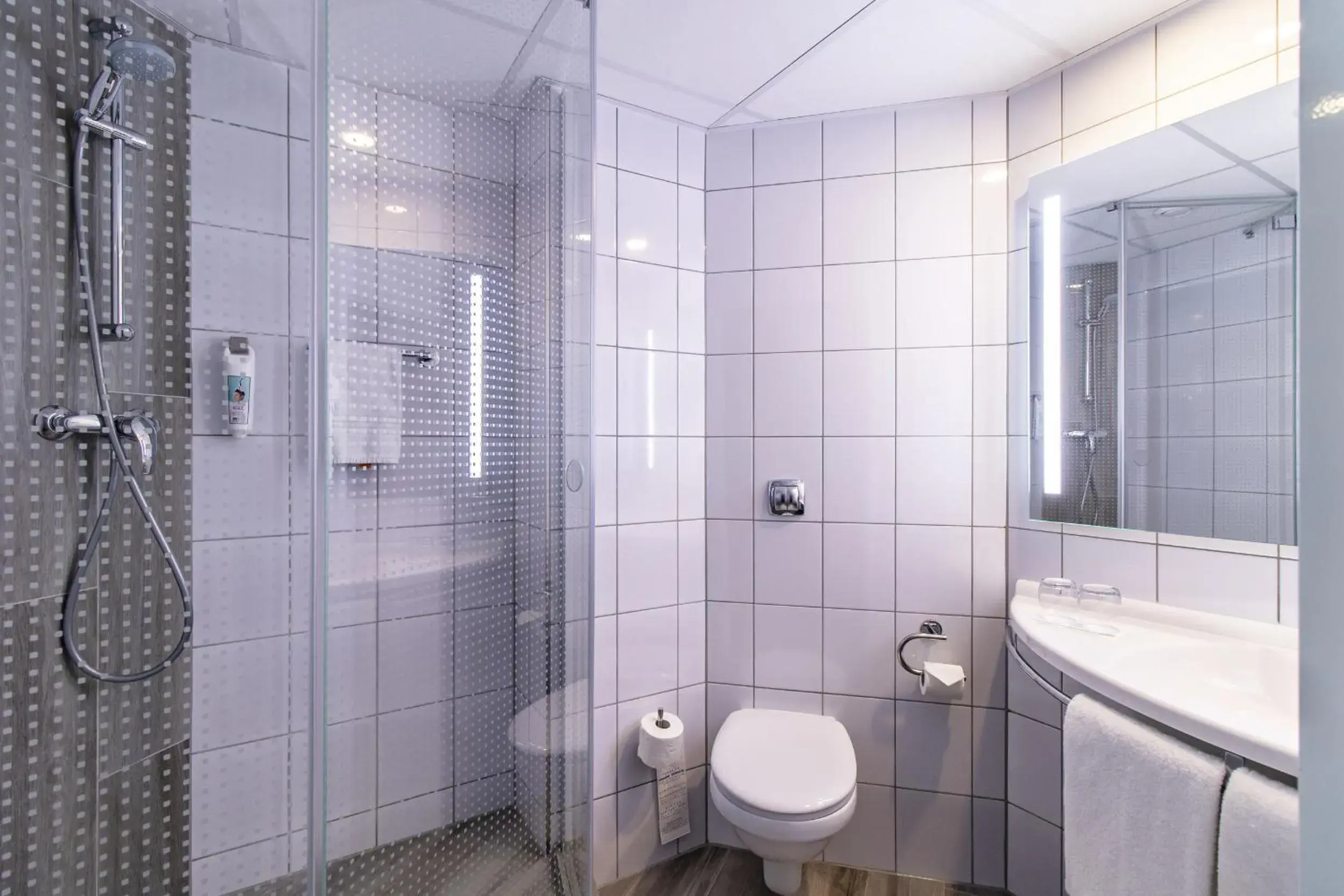 Bathroom in Ibis Warszawa Stare Miasto Bathroom in Ibis Warszawa Stare Miasto