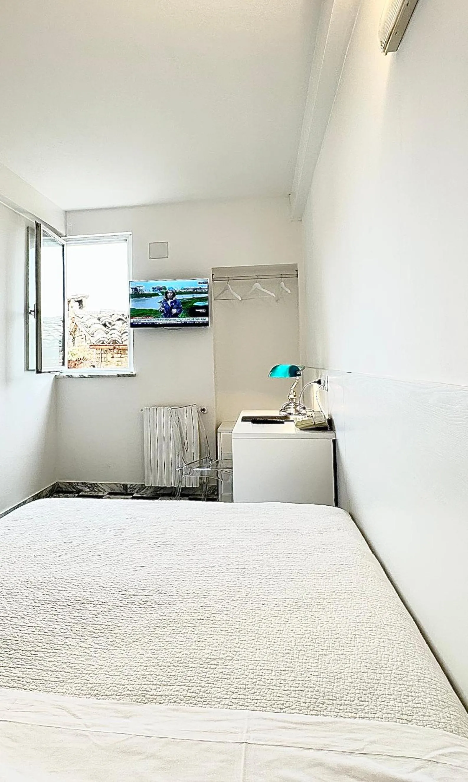 Bed in Albergo Hotel Raffaello