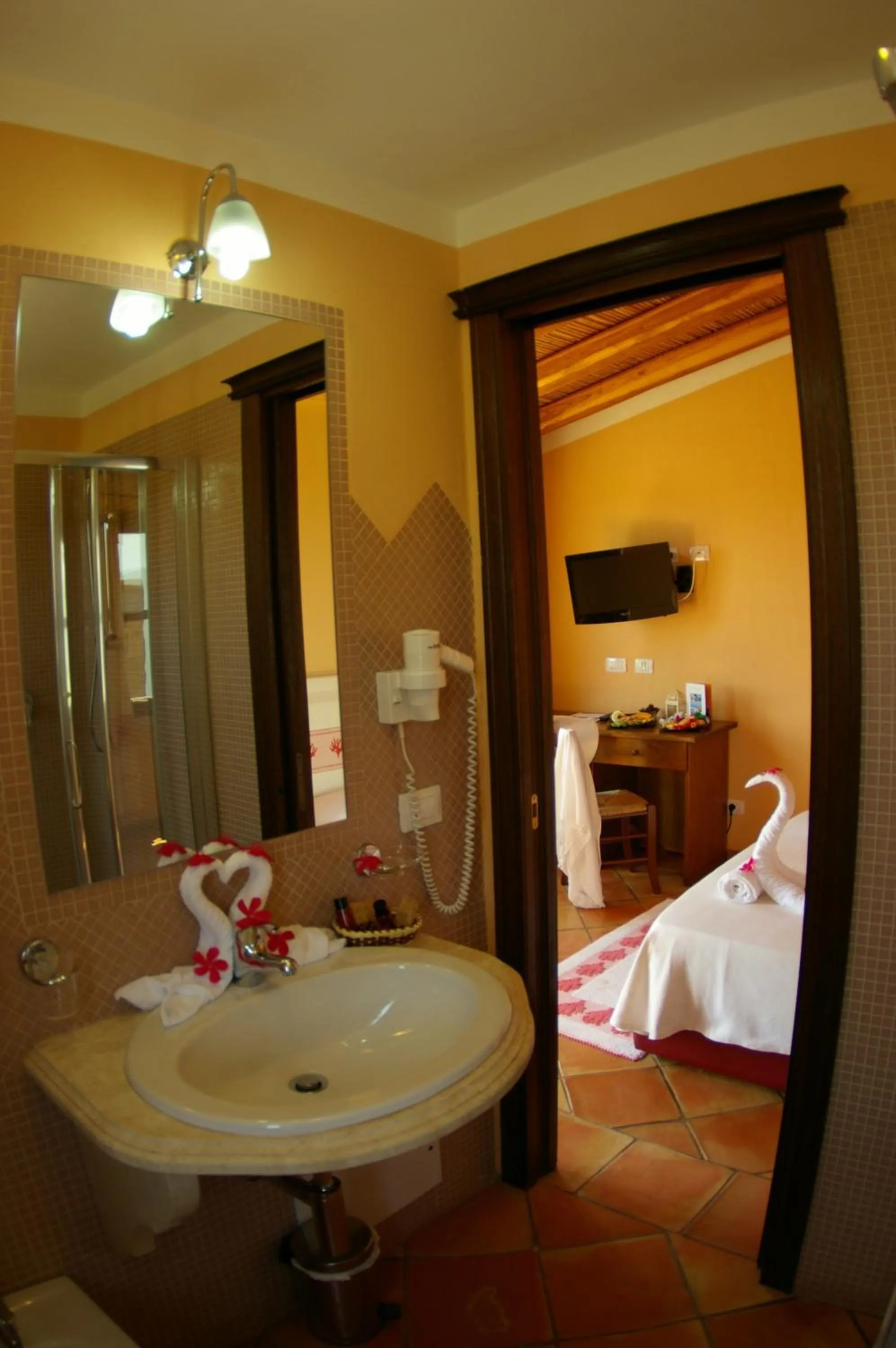 Bathroom, Bed in Santa Maria Resort