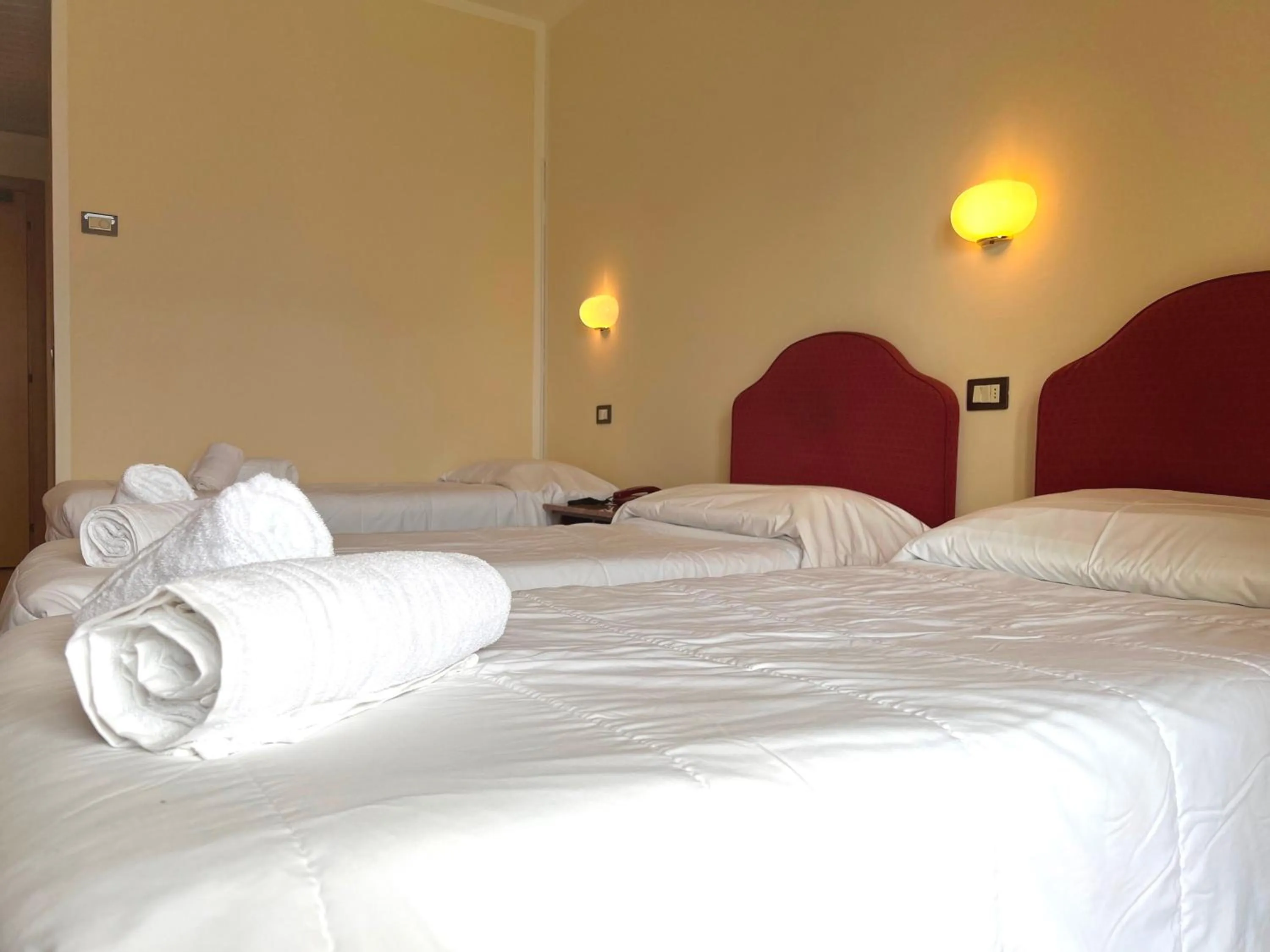 Triple Room with Lake View in Village Bazzanega - Montagnoli Group