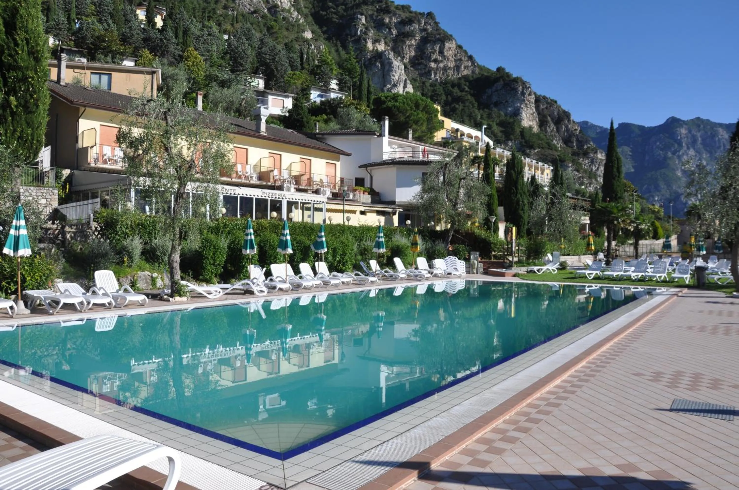 Lake view in Village Bazzanega - Montagnoli Group