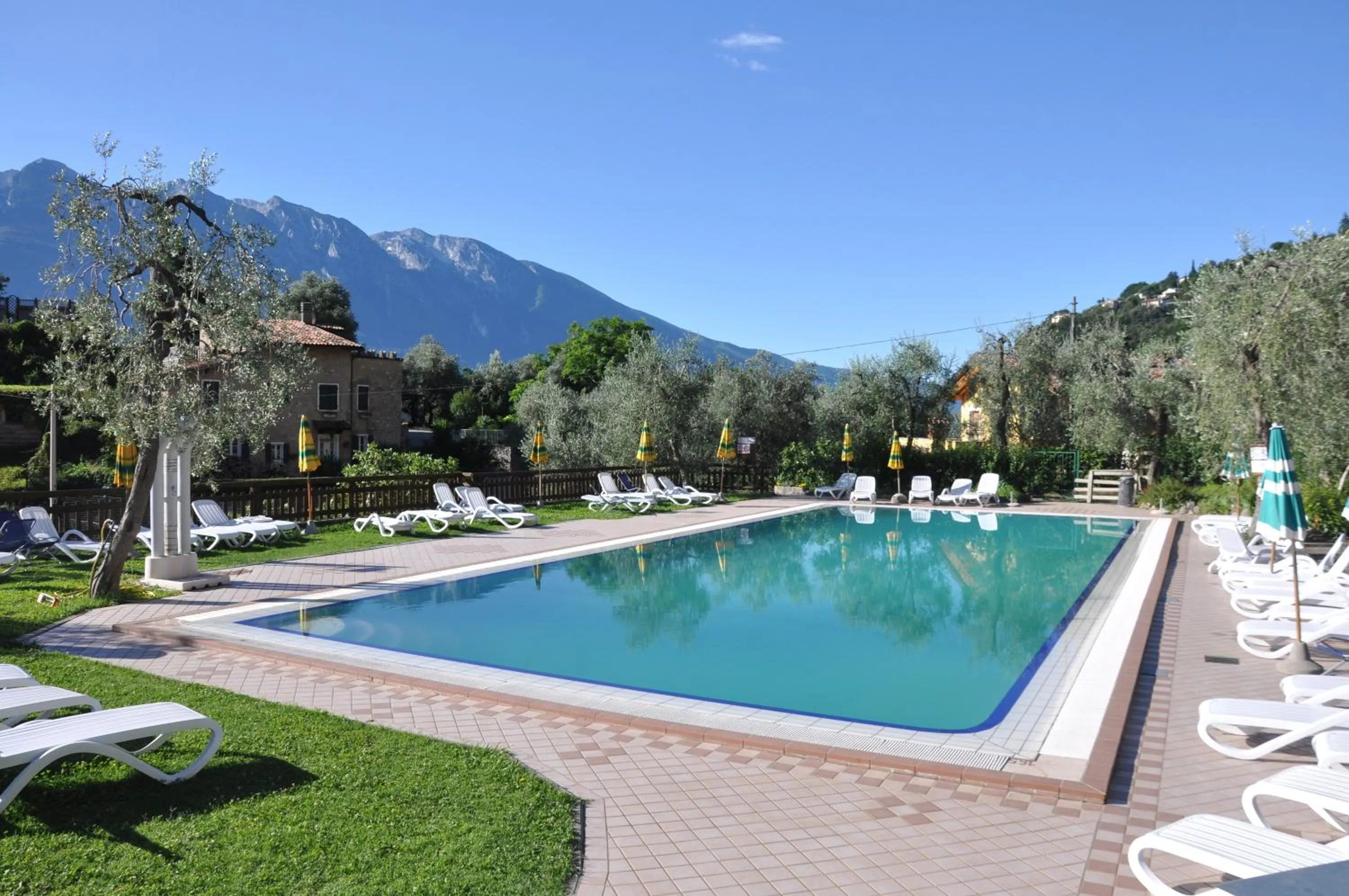 Lake view in Village Bazzanega - Montagnoli Group