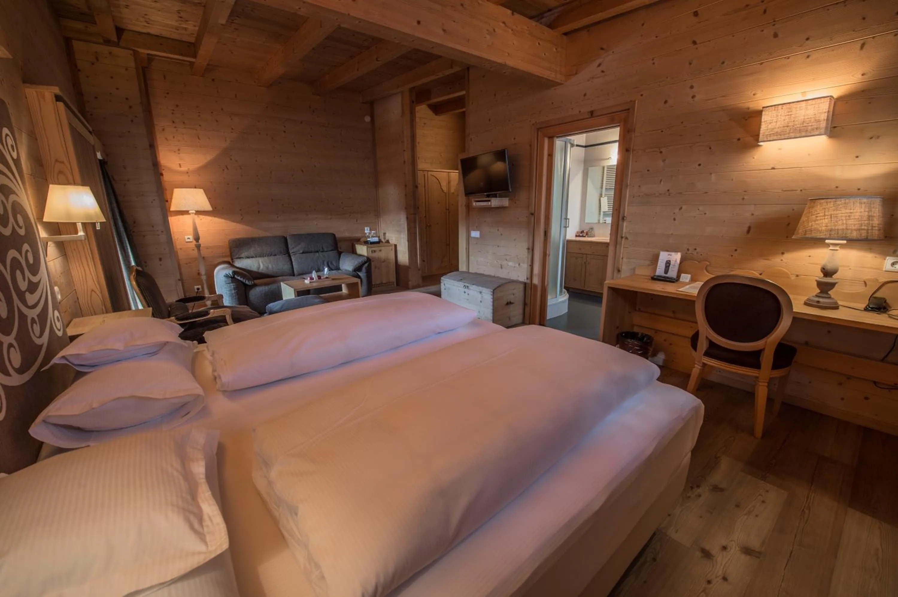 Bed in Hotel Ciasa Salares