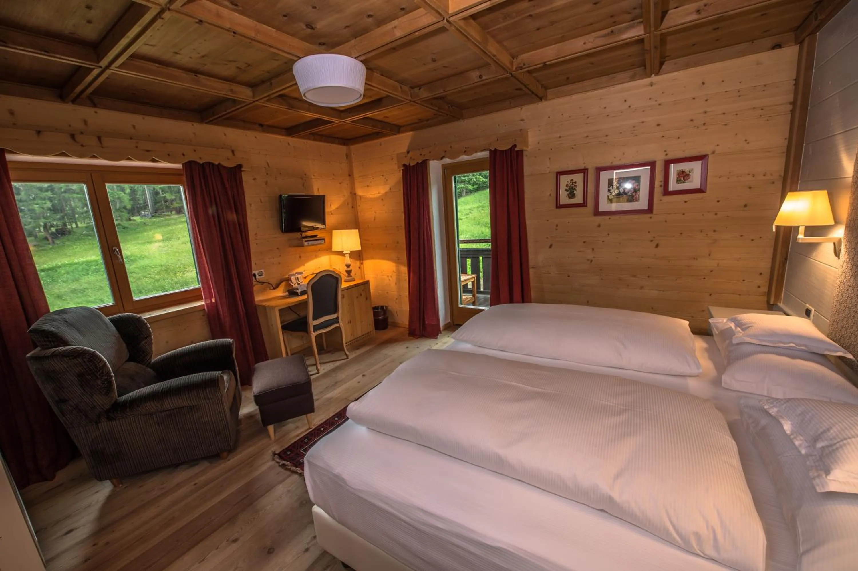 Bedroom, Bed in Hotel Ciasa Salares