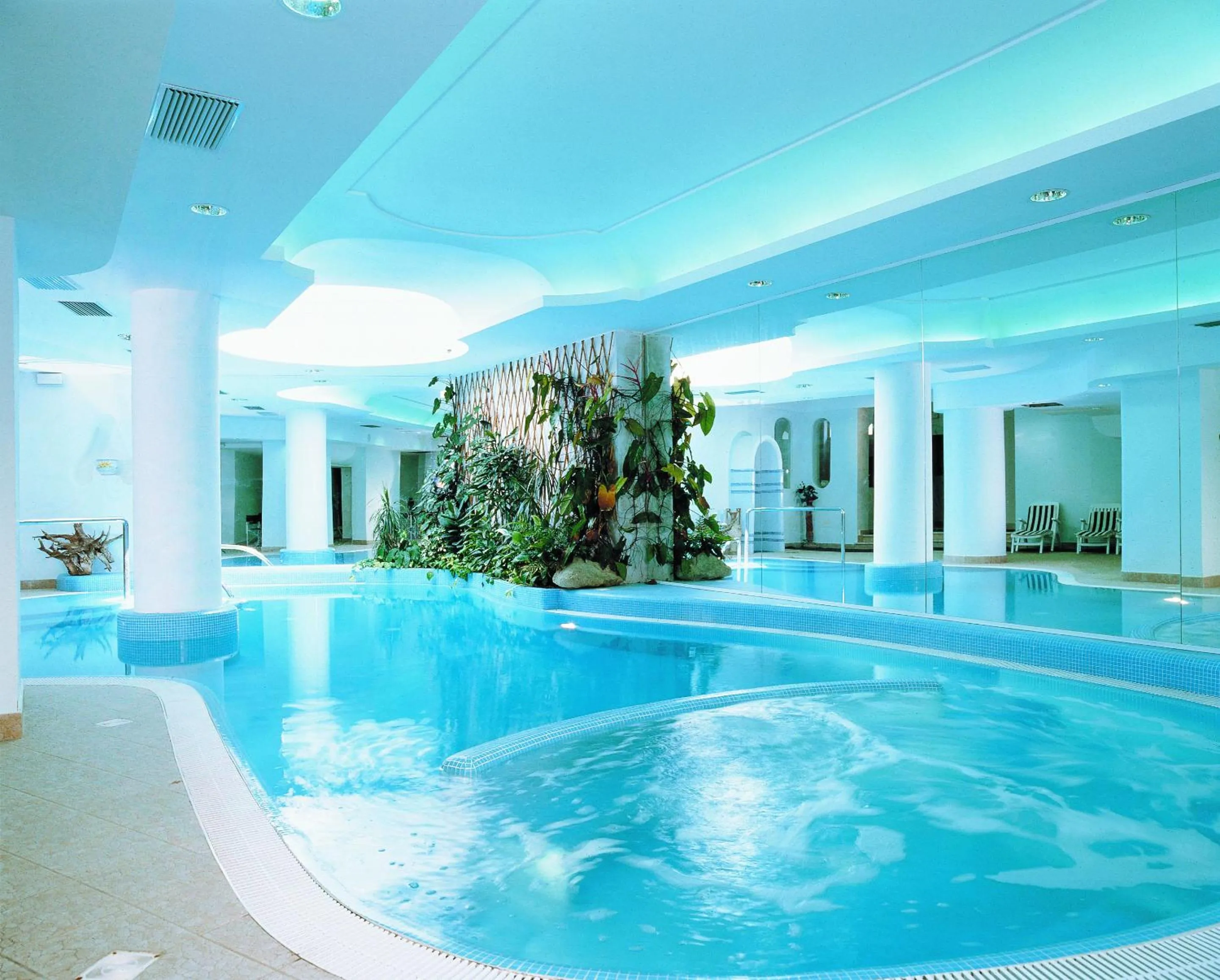 Swimming pool in Hotel L'Approdo