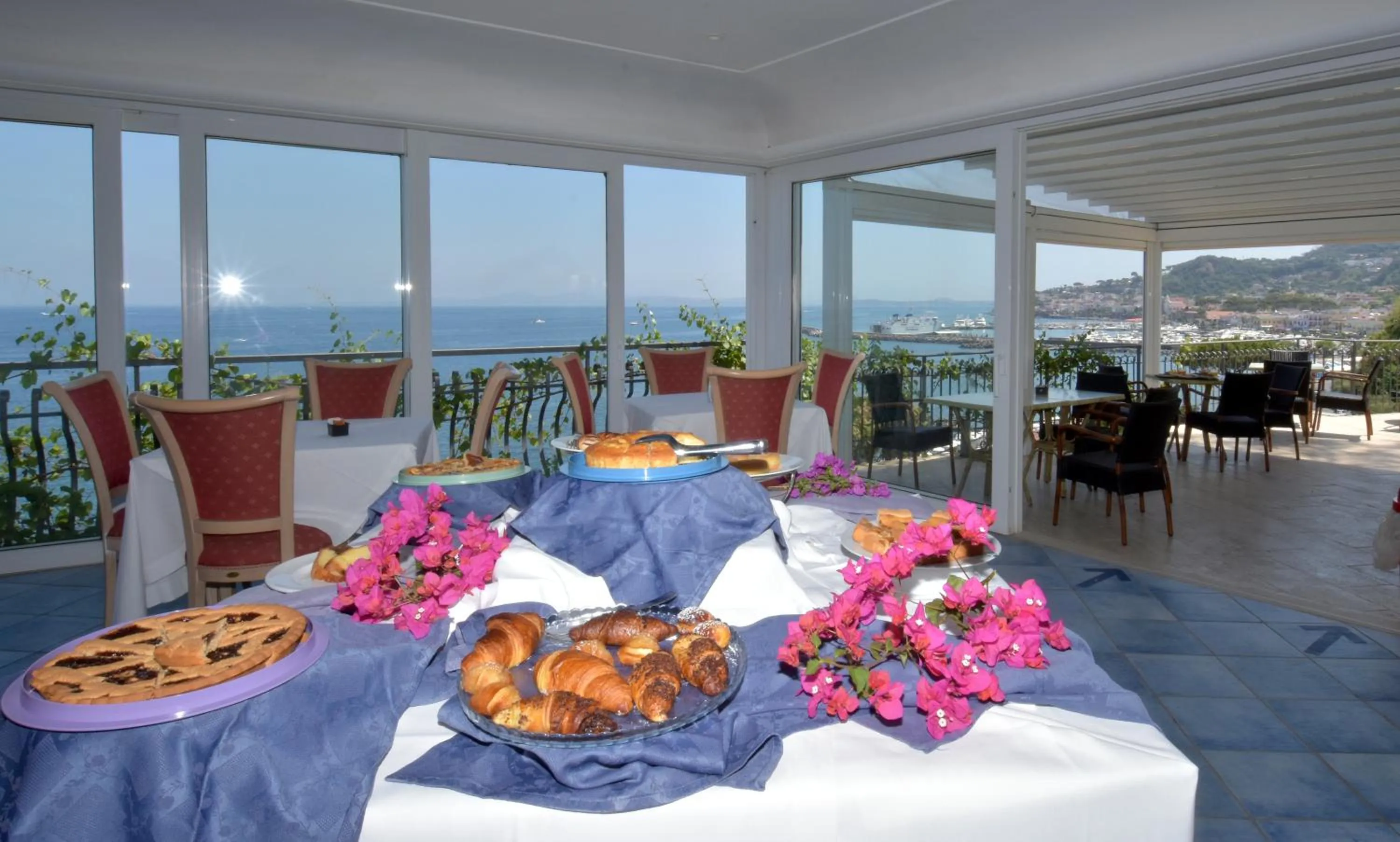 Breakfast in Hotel L'Approdo