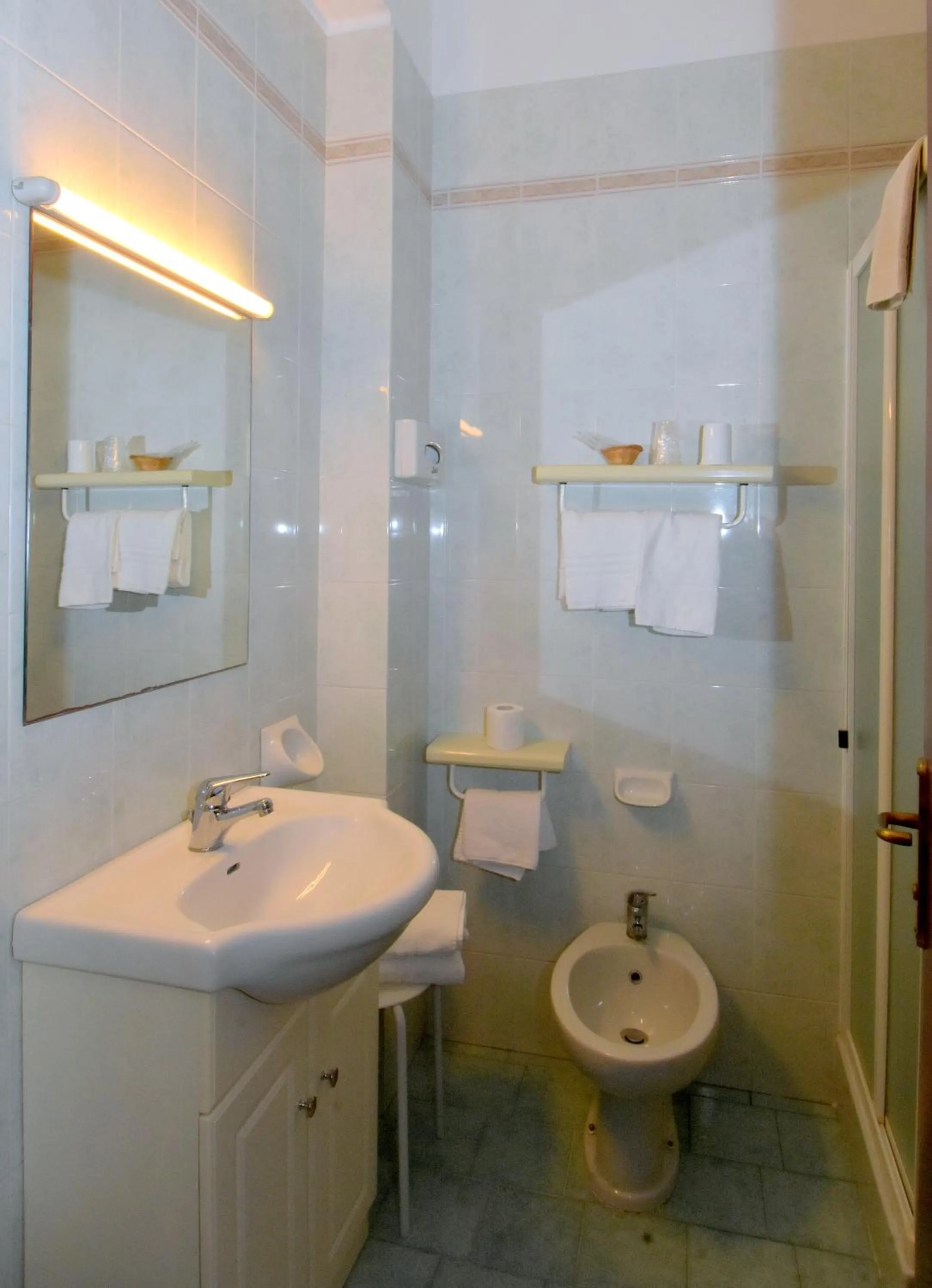 Bathroom in Hotel L'Approdo