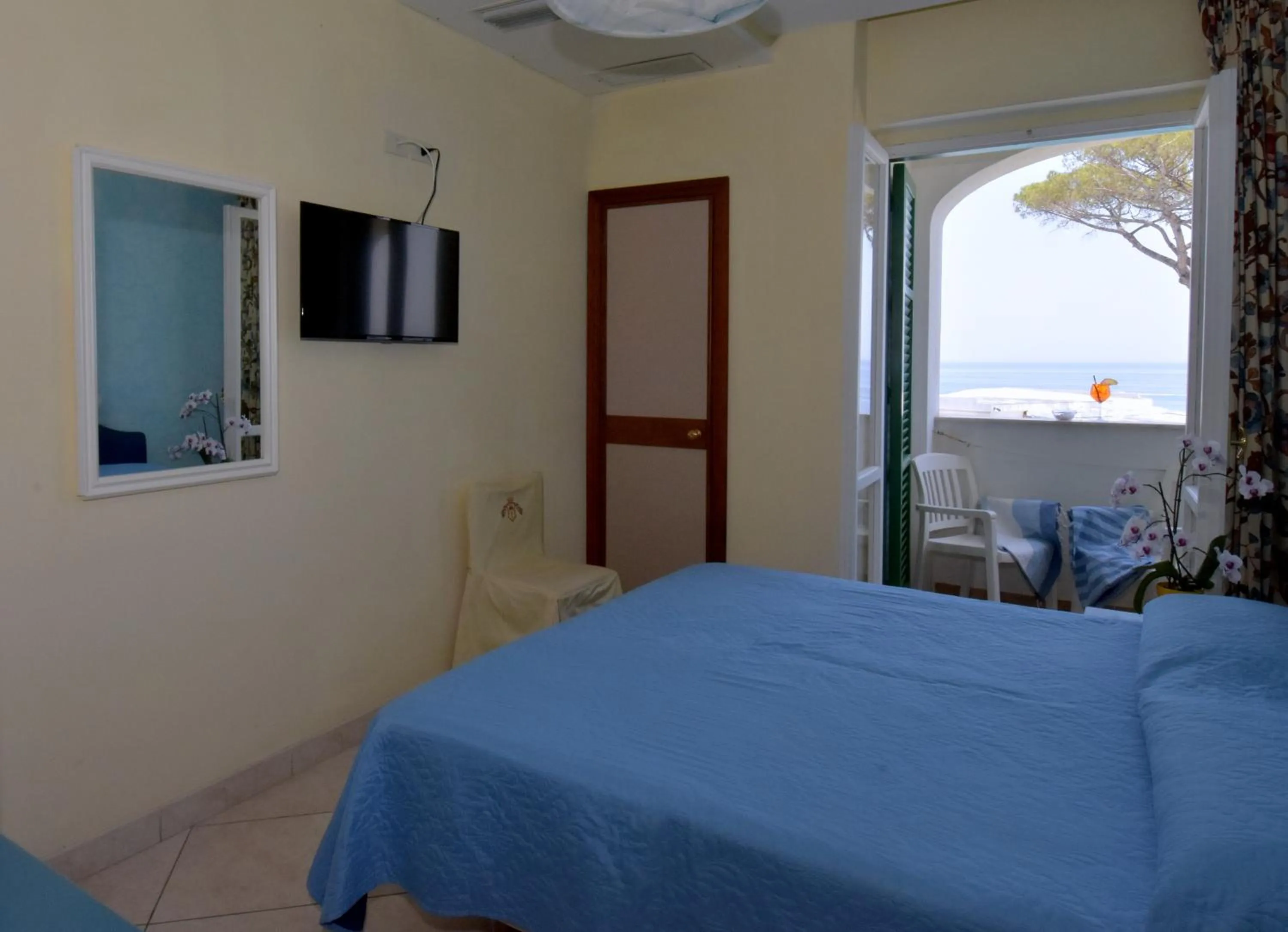 Bedroom in Hotel L'Approdo