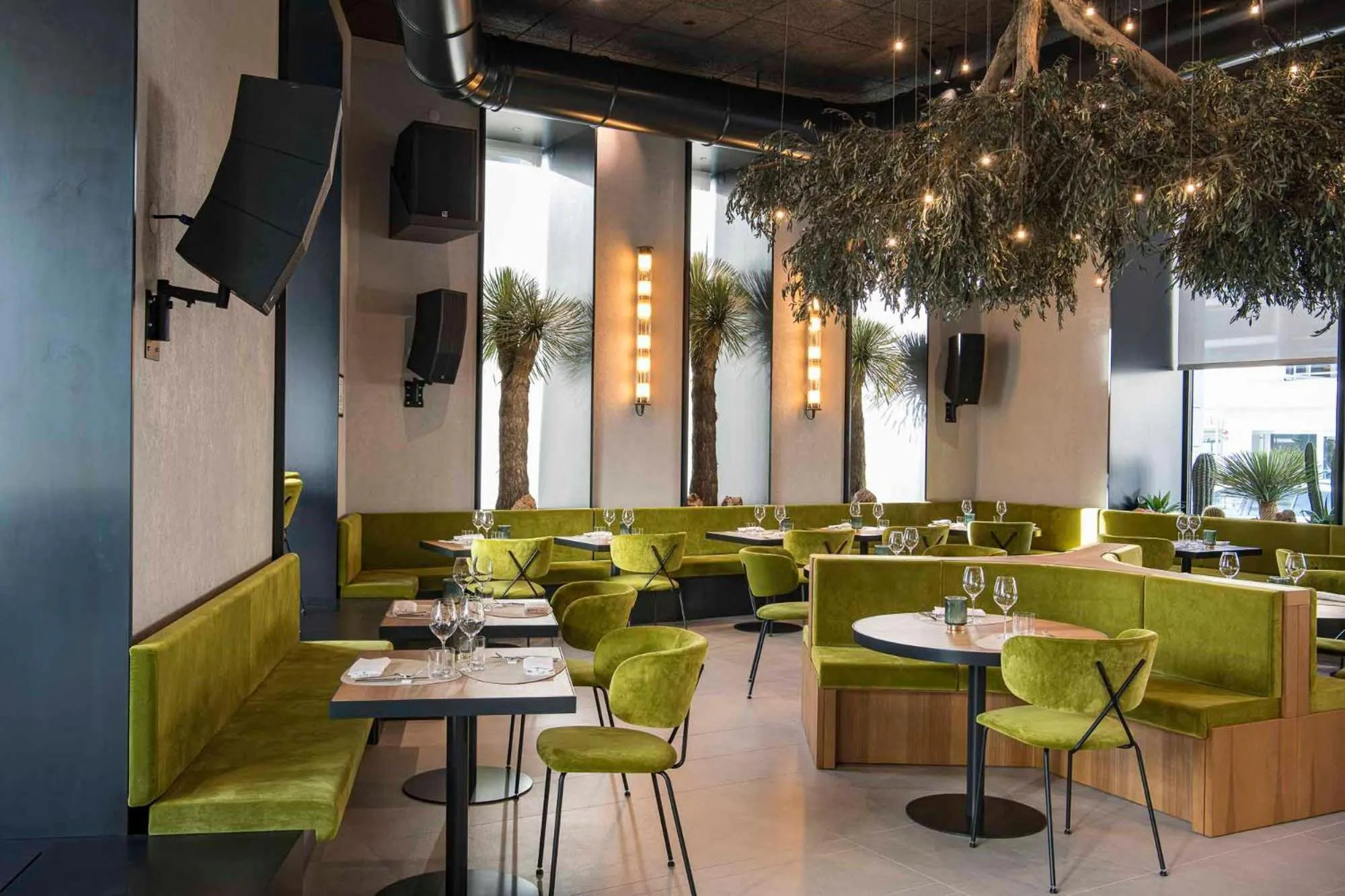 Restaurant/places to eat in Europa Palace