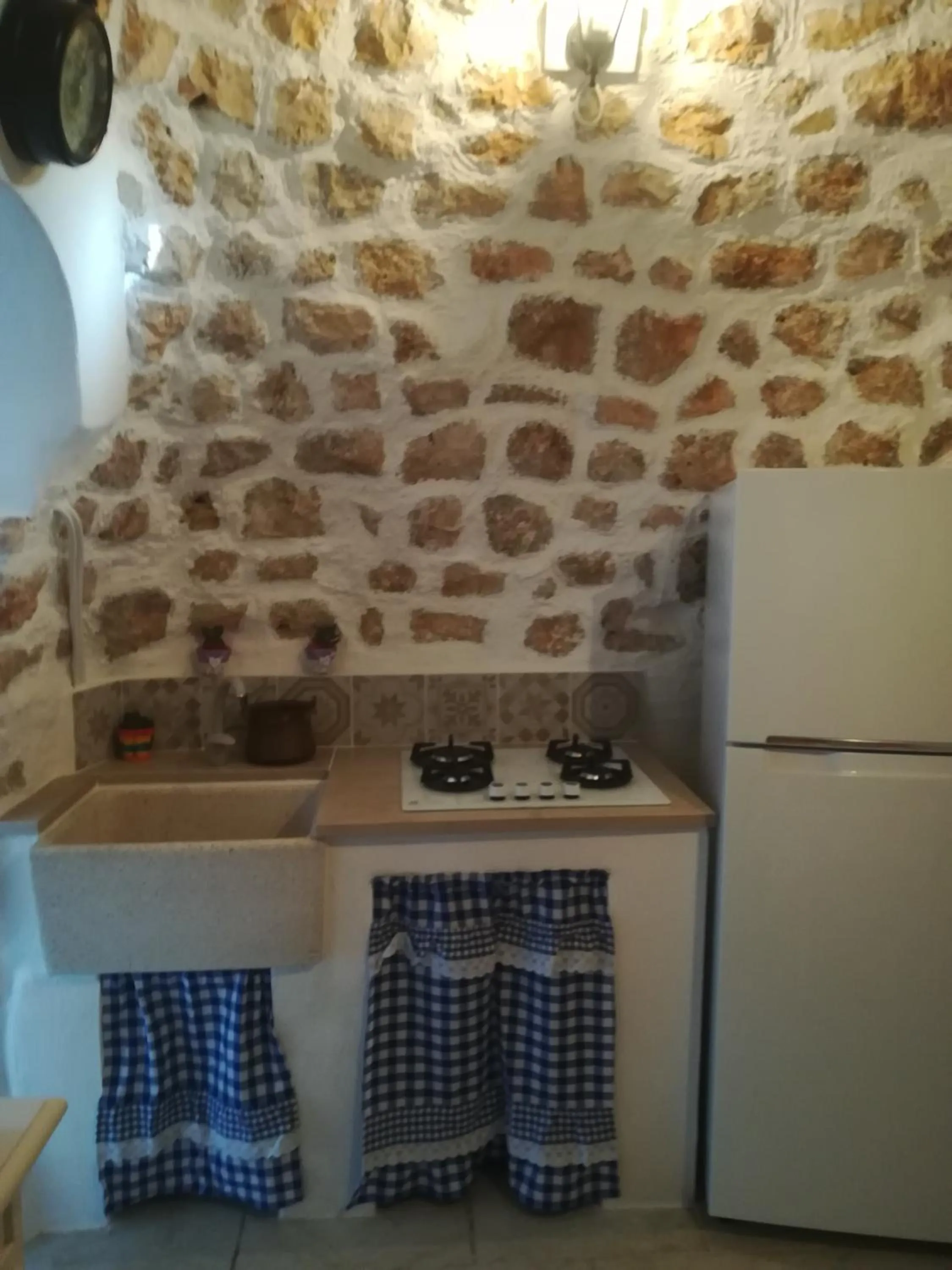 Kitchen or kitchenette in Trullo Alessandro e Villa Raffaela