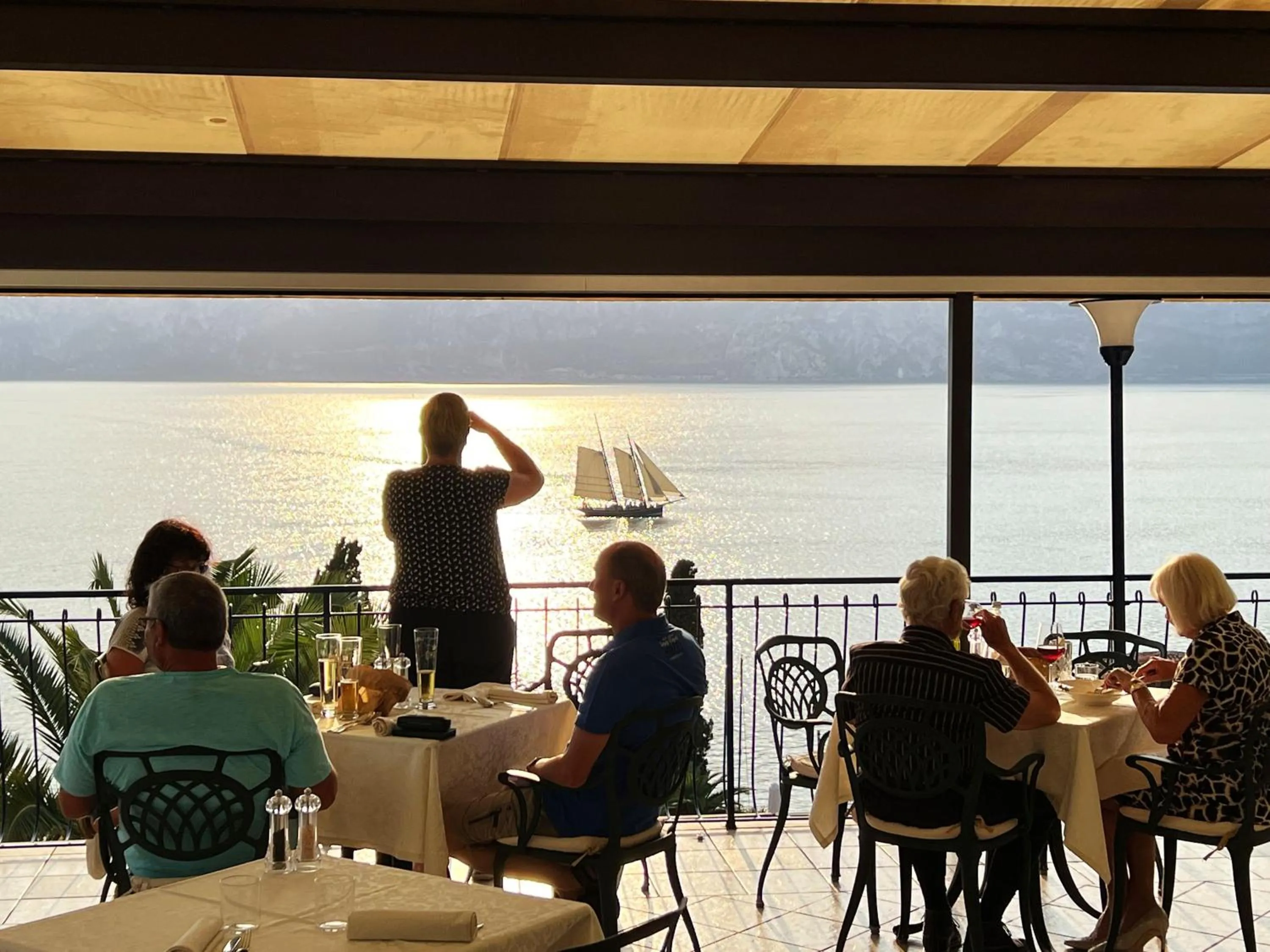 Restaurant/places to eat in Hotel Capri