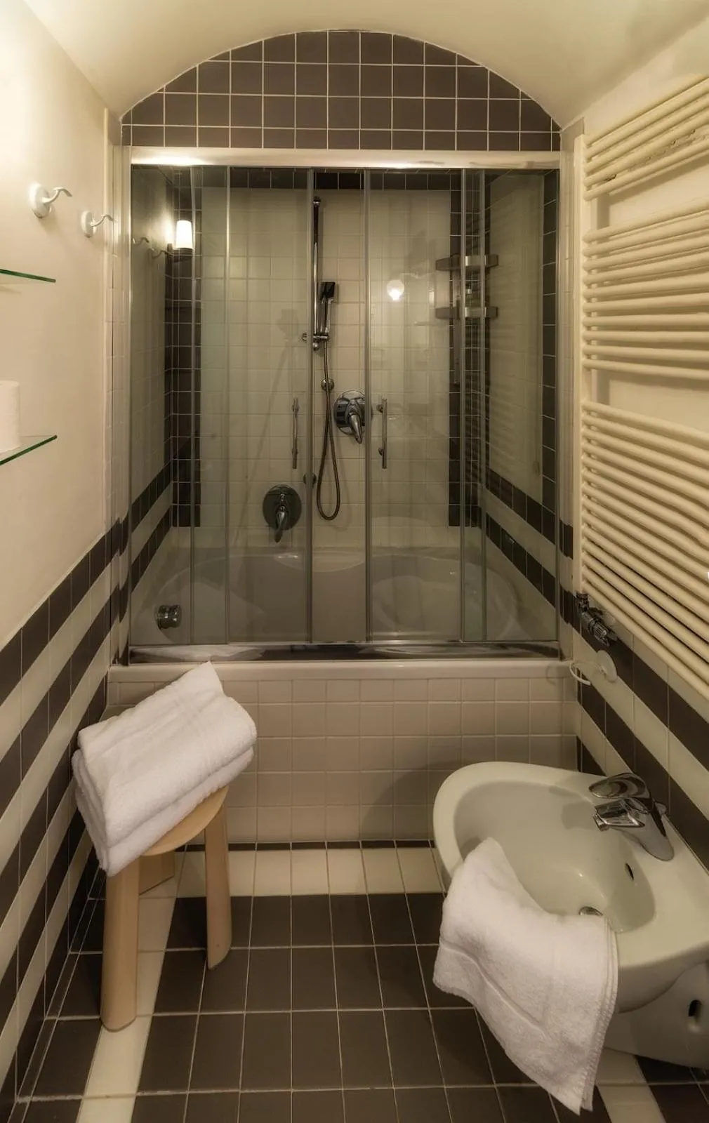 Bathroom in Locanda Ai Santi Apostoli Sul Canal Grande - Ferretti Hotels Collection