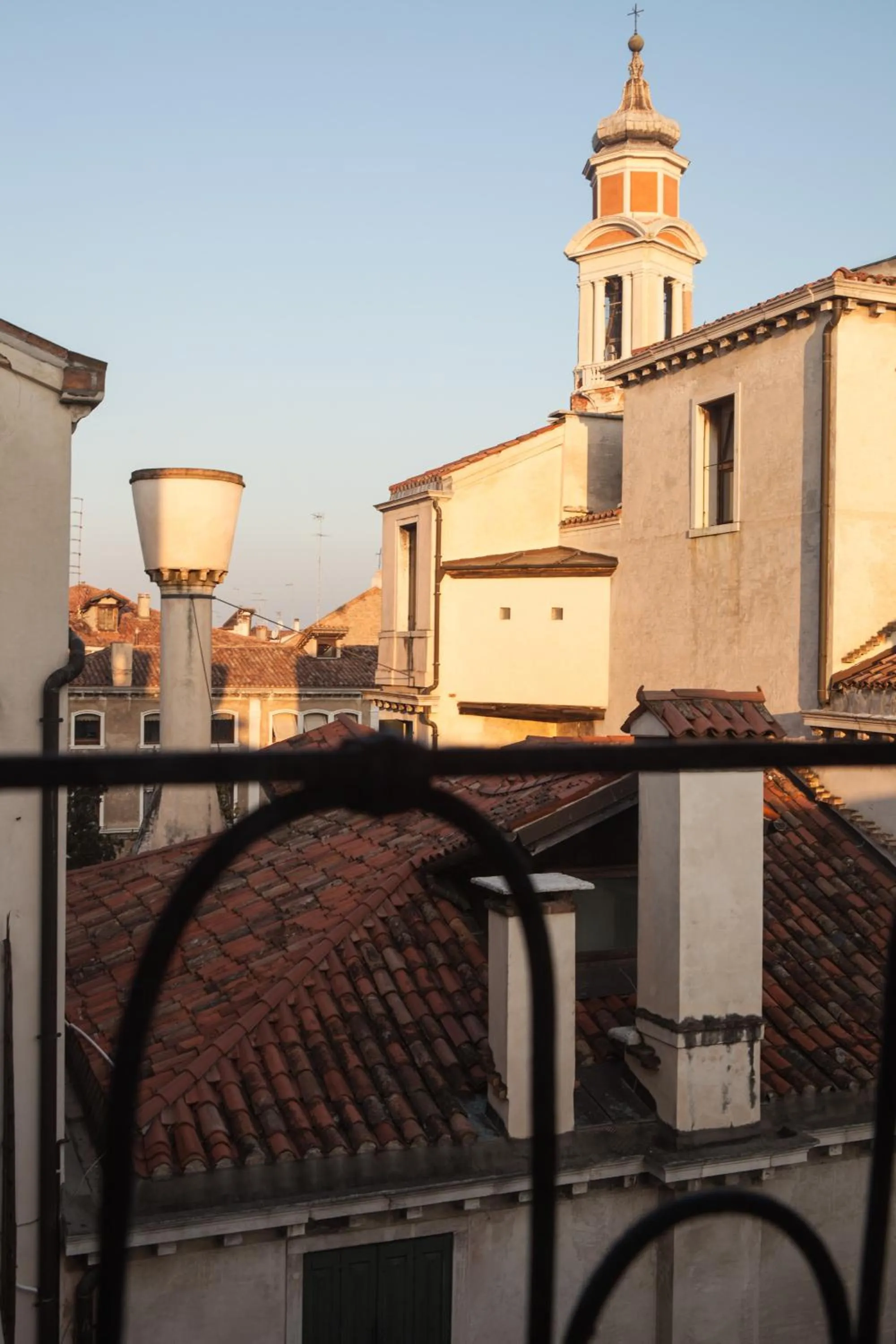 Decorative detail in Locanda Ai Santi Apostoli Sul Canal Grande - Ferretti Hotels Collection