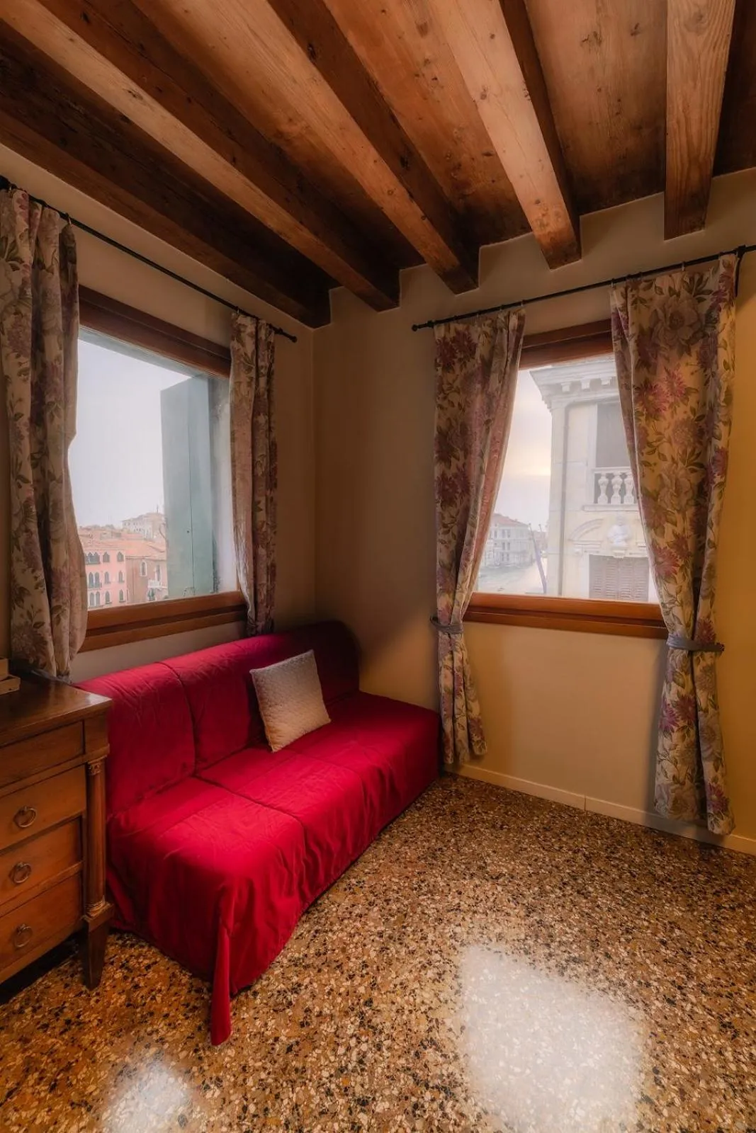 Bedroom, Bed in Locanda Ai Santi Apostoli Sul Canal Grande - Ferretti Hotels Collection