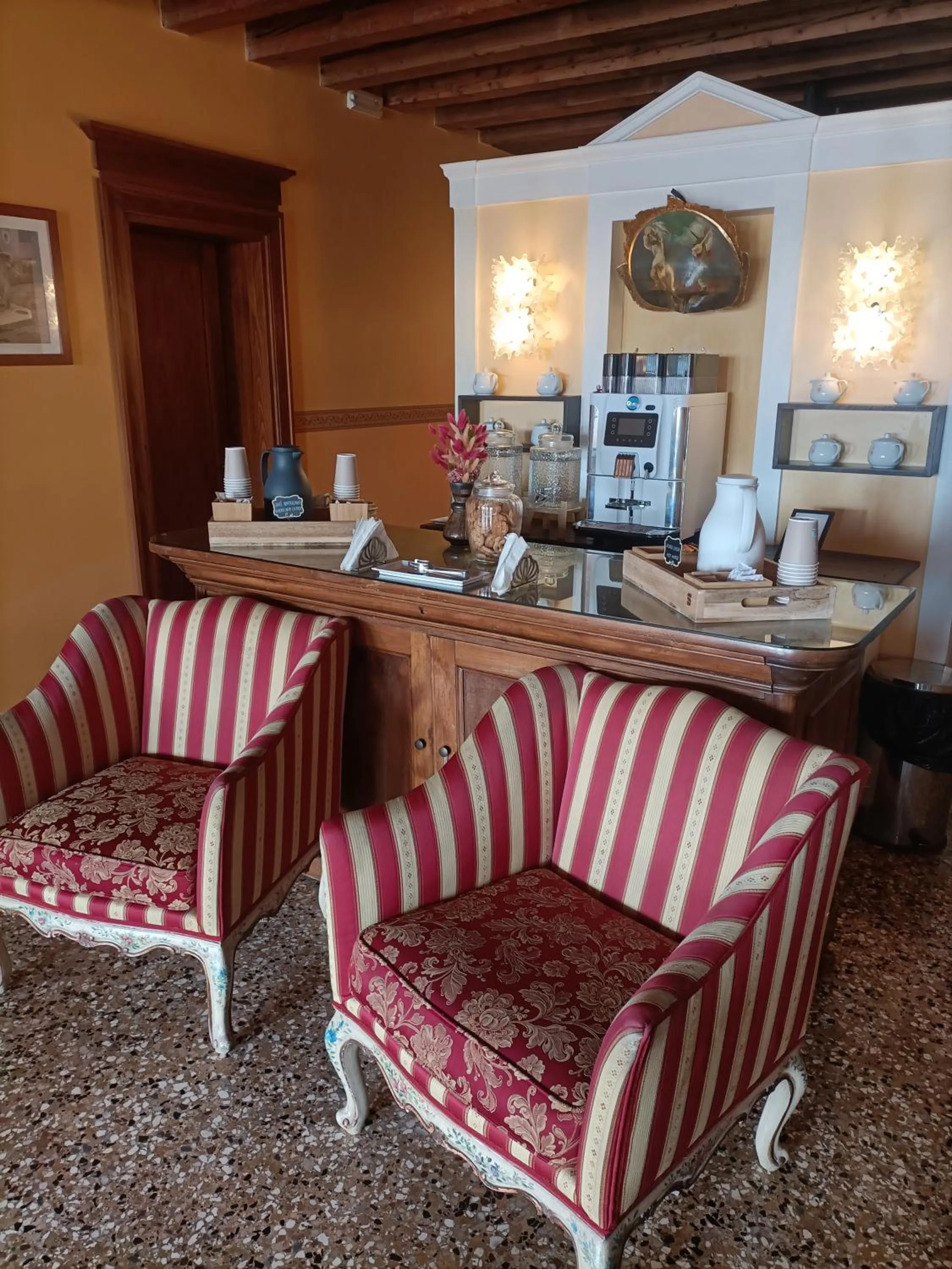 Coffee/tea facilities in Locanda Ai Santi Apostoli Sul Canal Grande - Ferretti Hotels Collection