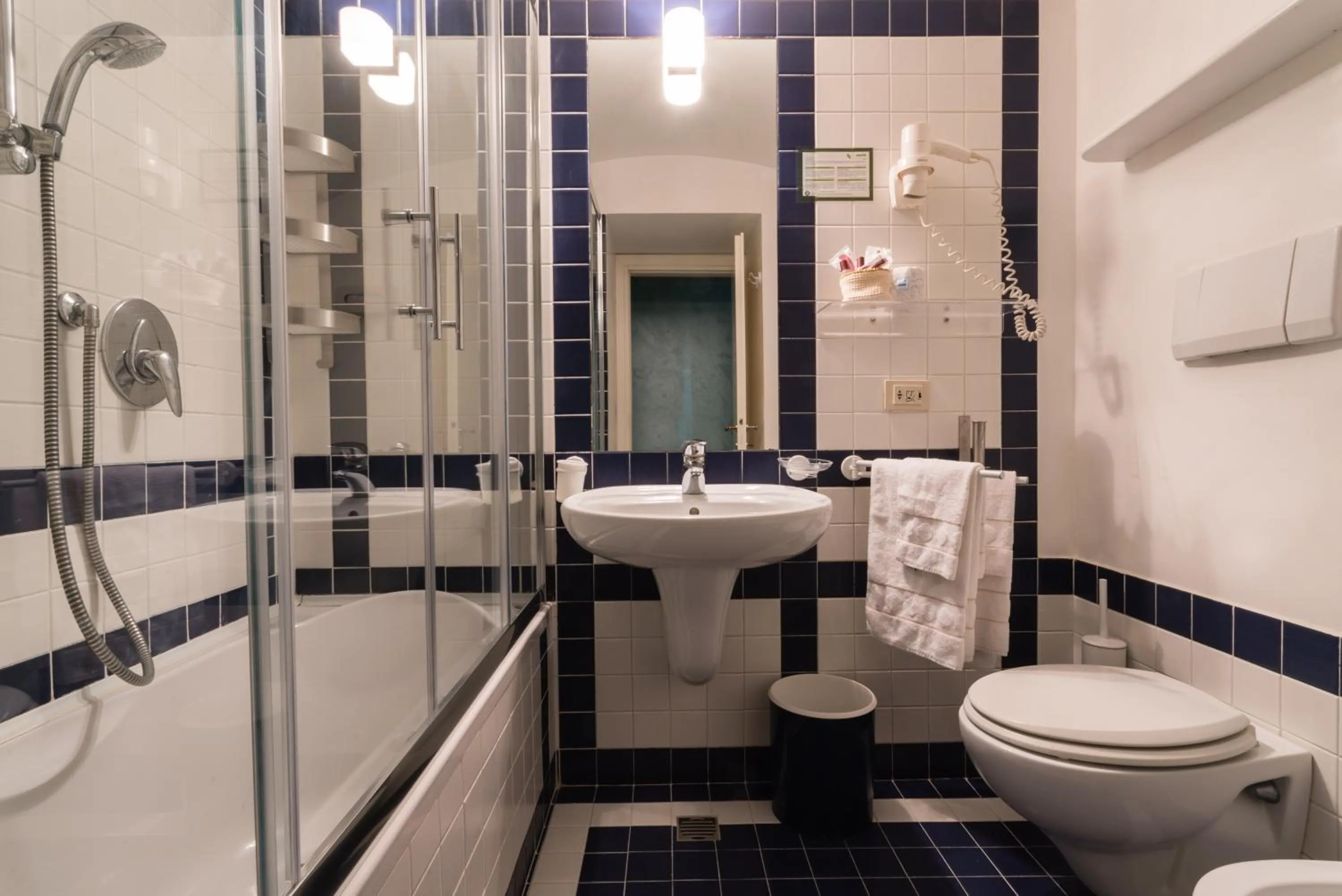 Bathroom in Locanda Ai Santi Apostoli Sul Canal Grande - Ferretti Hotels Collection