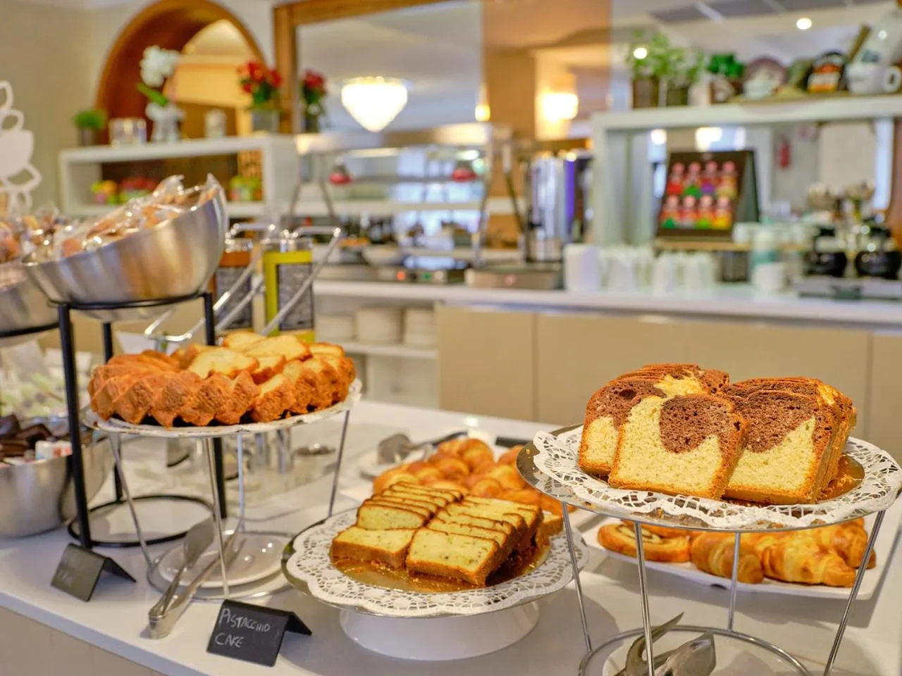 Restaurant/places to eat in Hotel Eden Garda