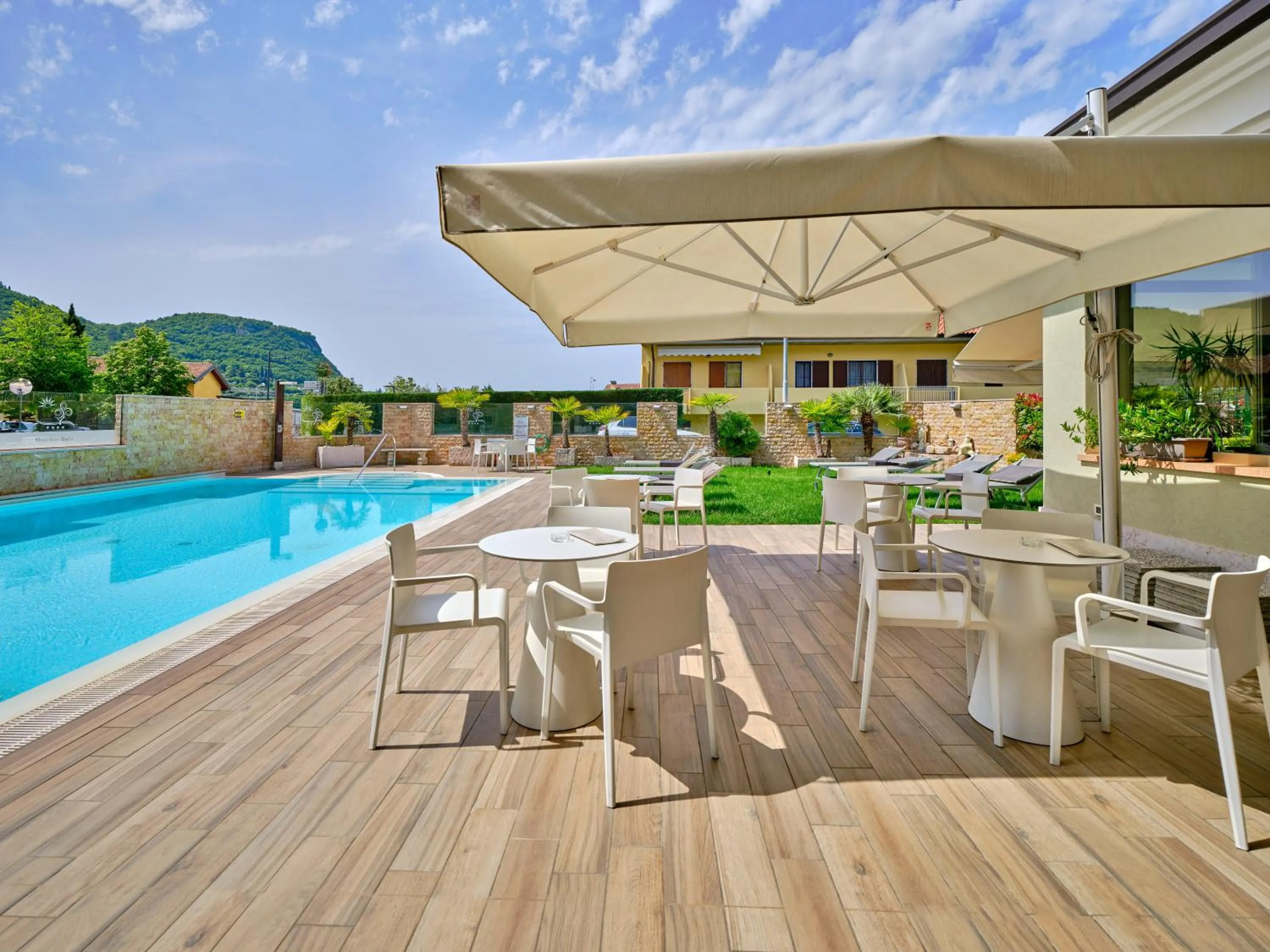 Restaurant/places to eat in Hotel Eden Garda