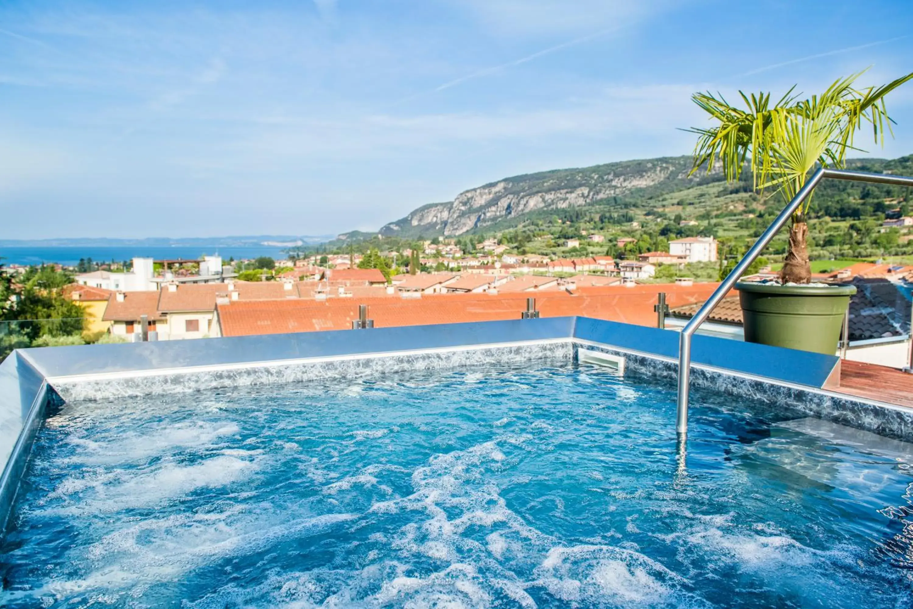 Lake view, Swimming Pool in Hotel Eden Garda