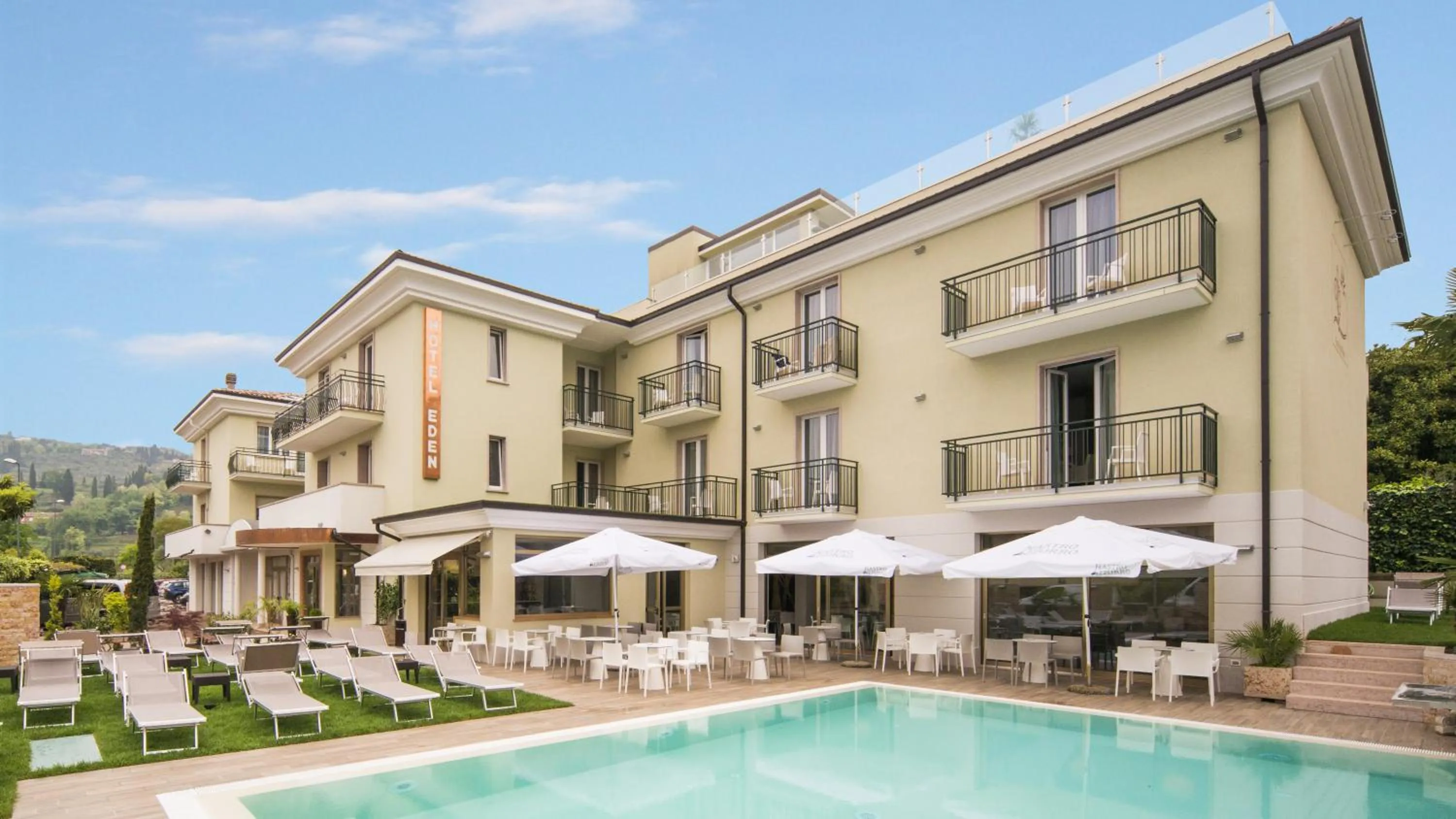 Property building in Hotel Eden Garda