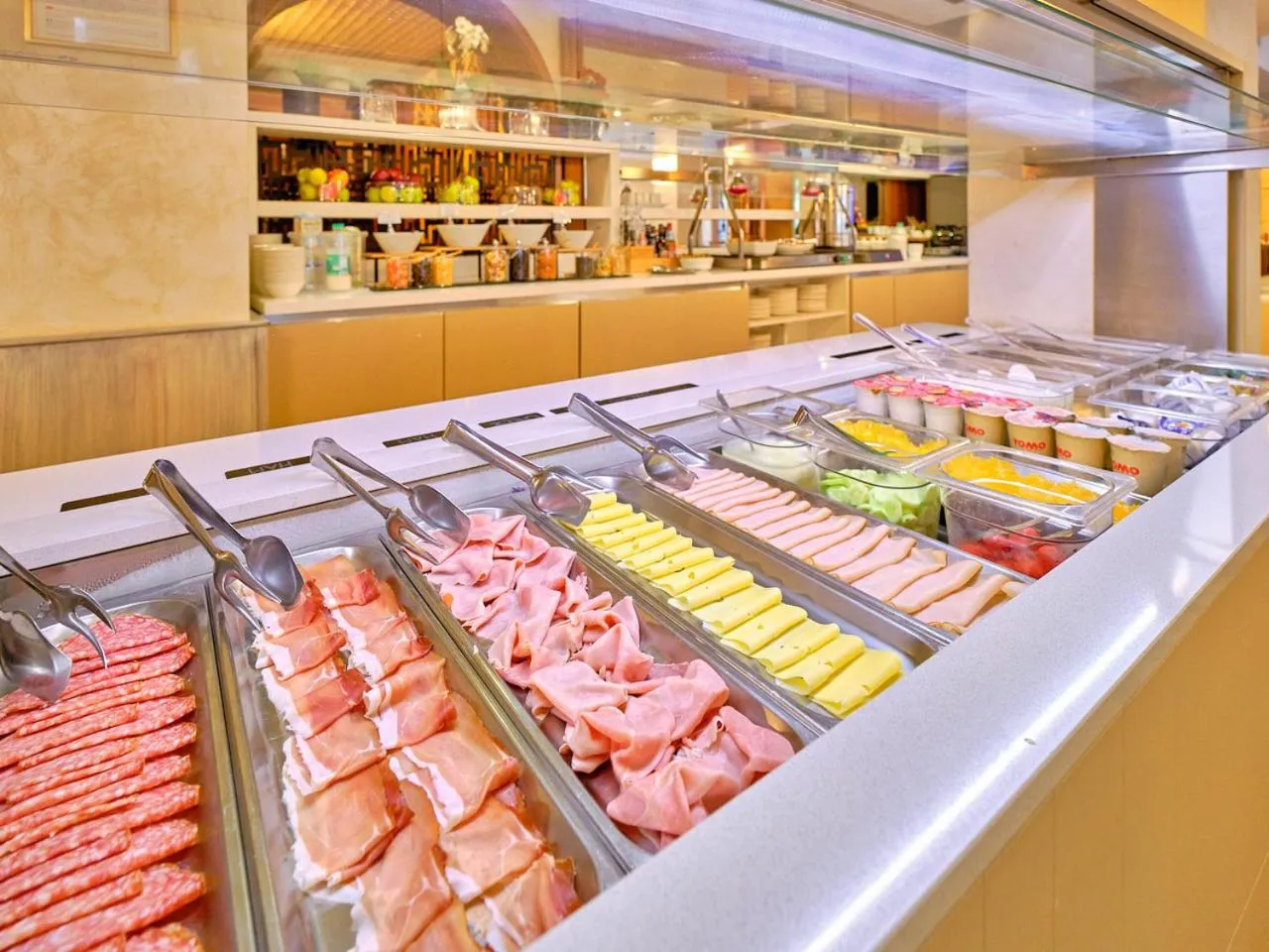 Restaurant/places to eat in Hotel Eden Garda