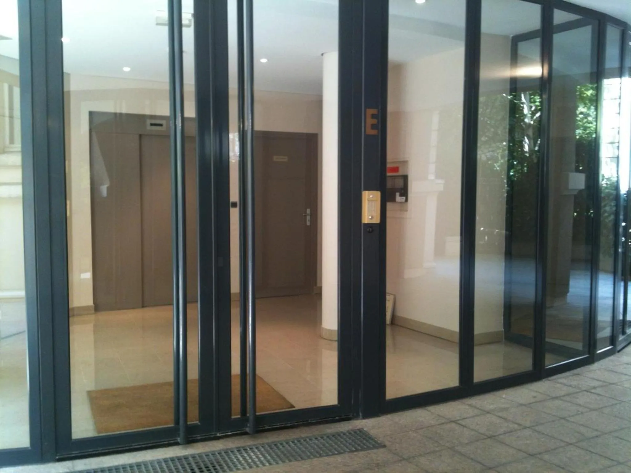 Facade/entrance in 52 Clichy Bed & Breakfast - Chambre d'hôtes