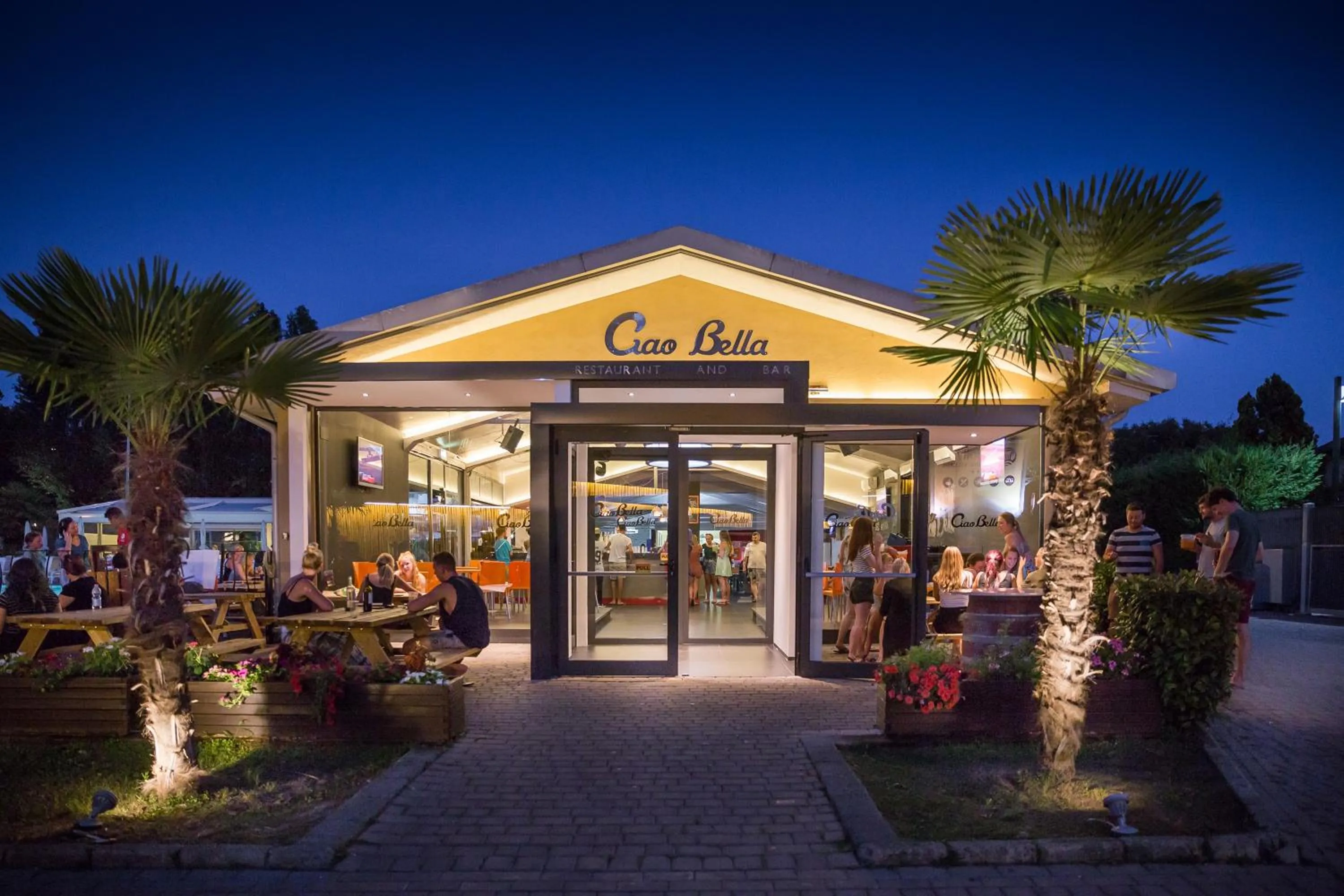 Restaurant/places to eat in hu Venezia Camping in Town