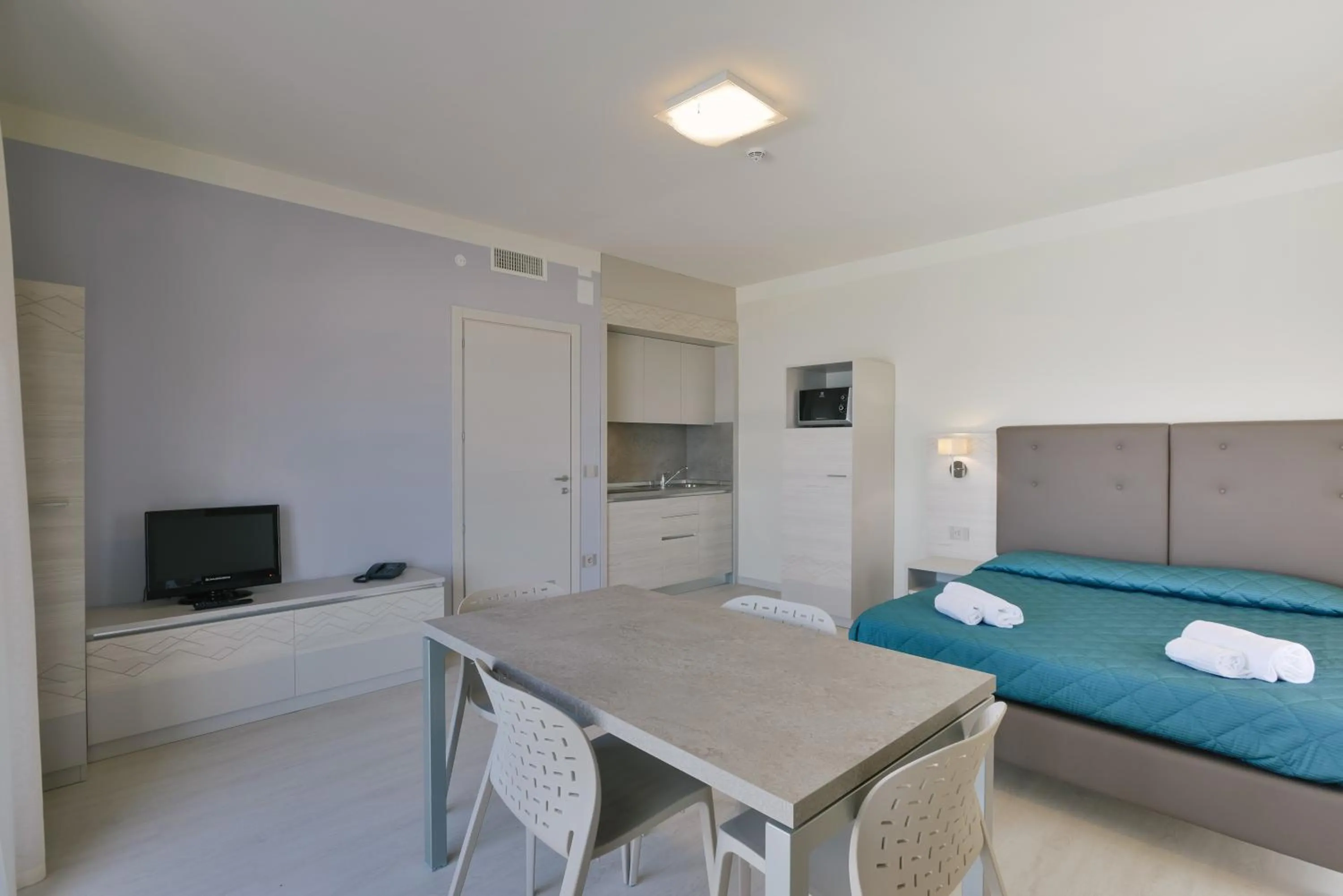 Communal lounge/ TV room, Bed in Residence Picalè