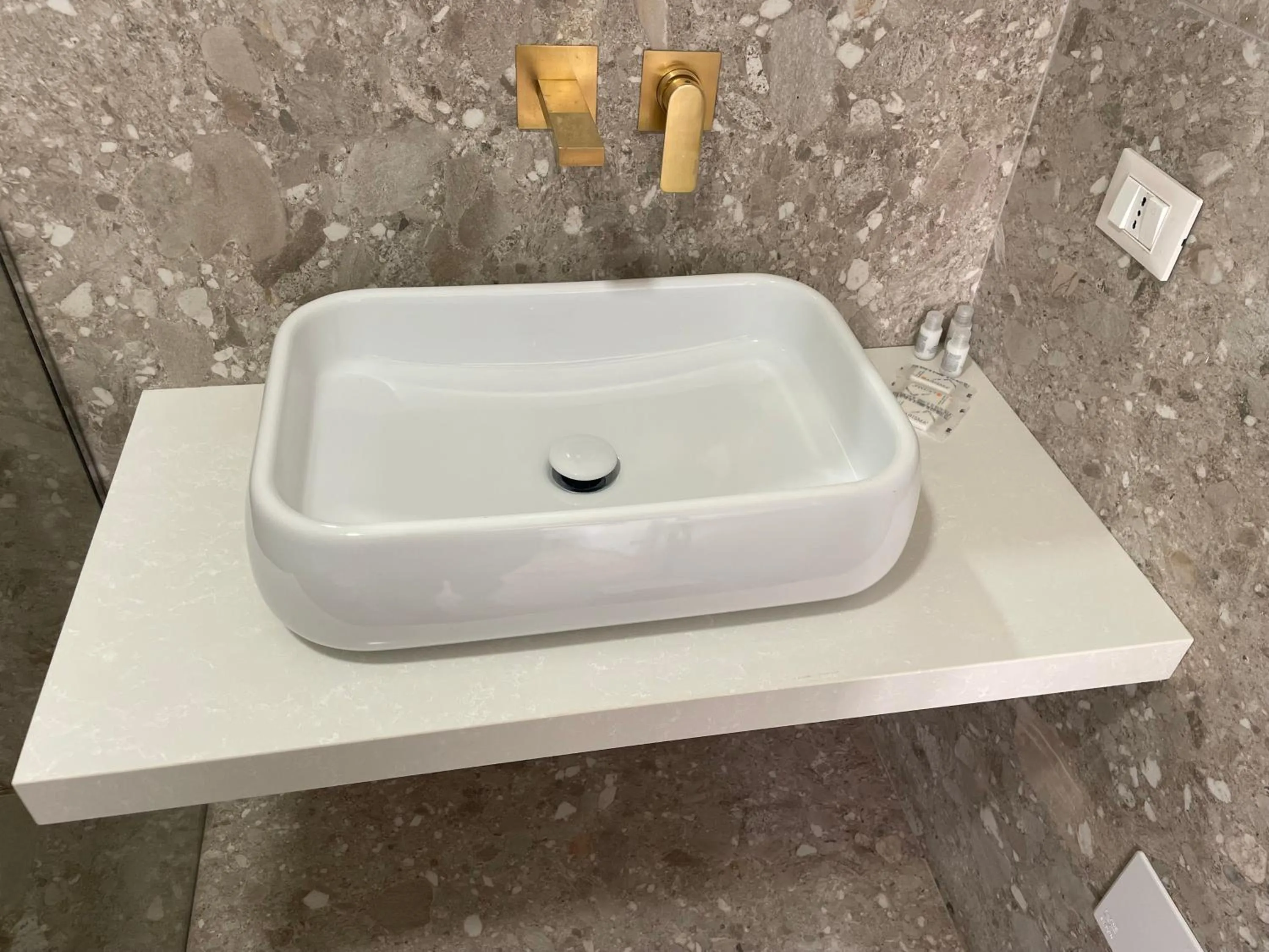 Bathroom in La Mattanza