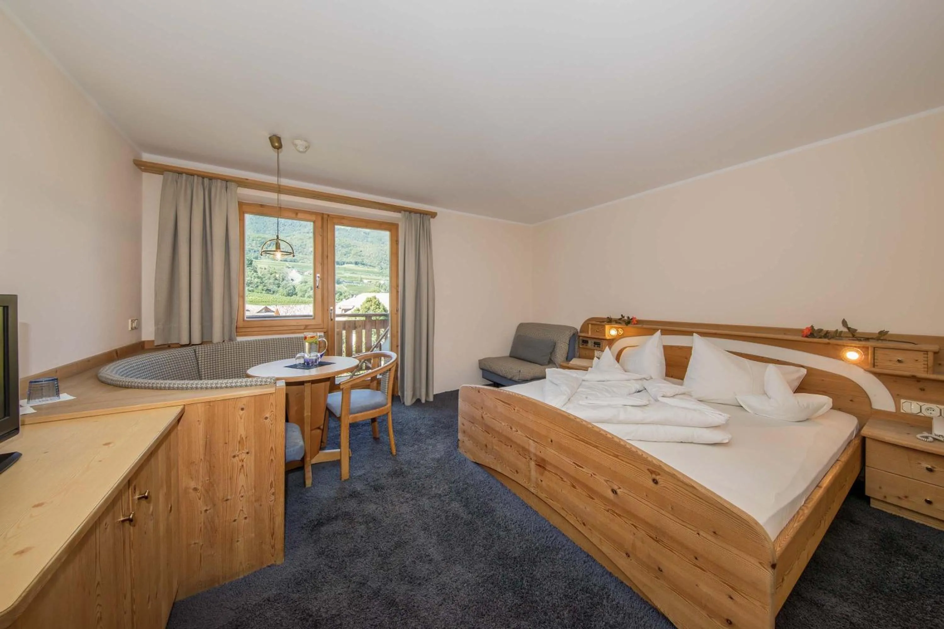 Balcony/Terrace, Bed in Hotel Weingarten