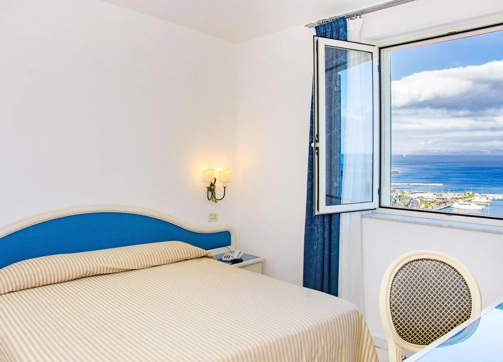 Bed in Hotel Gran Paradiso