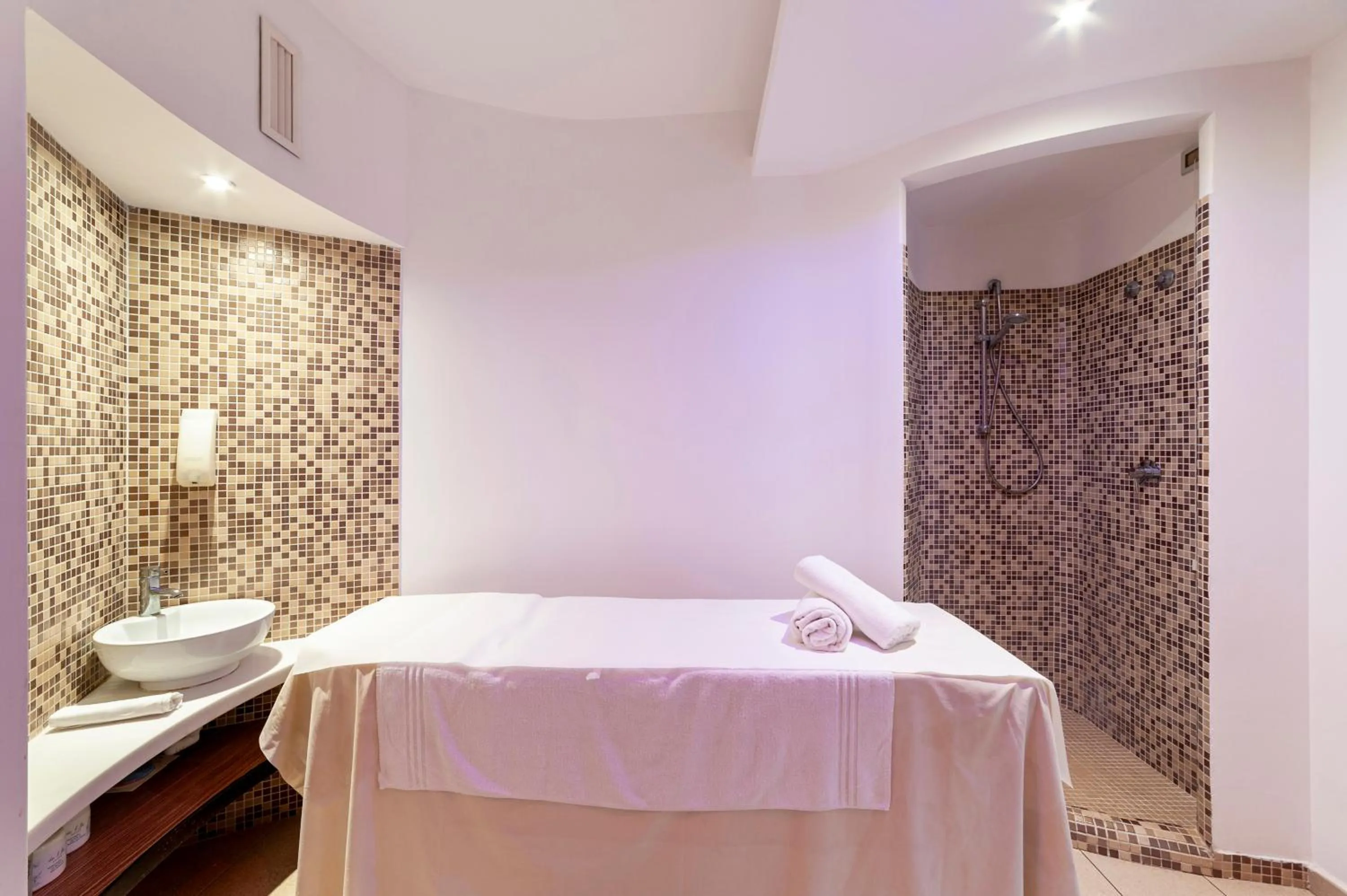 Bed in Hotel Gran Paradiso