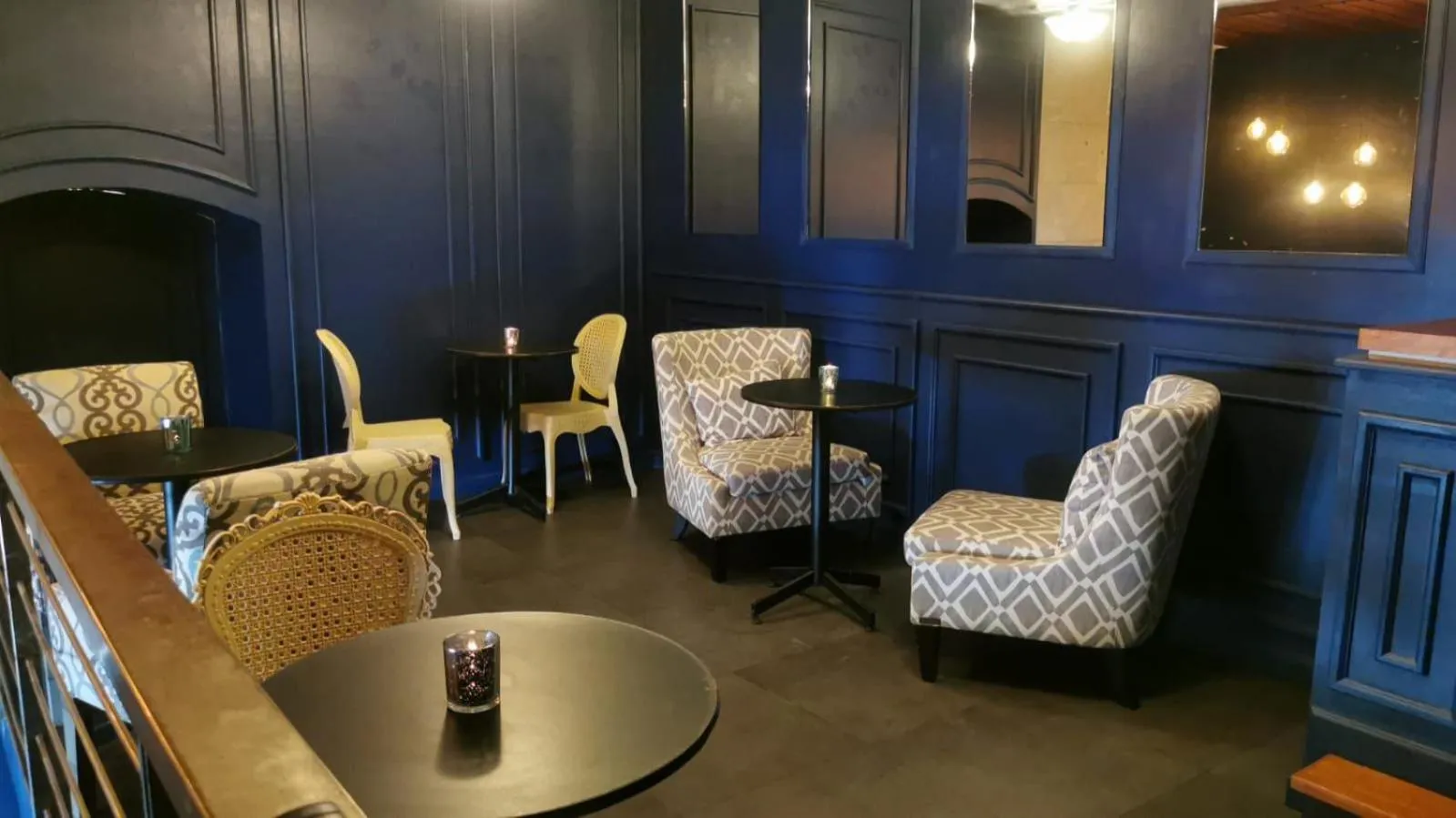 Restaurant/places to eat in Hotel MS