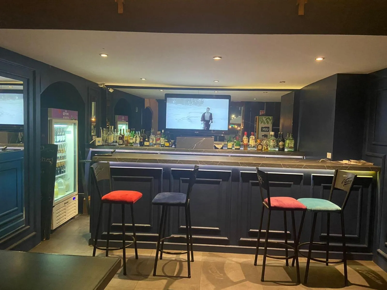 Restaurant/places to eat in Hotel MS